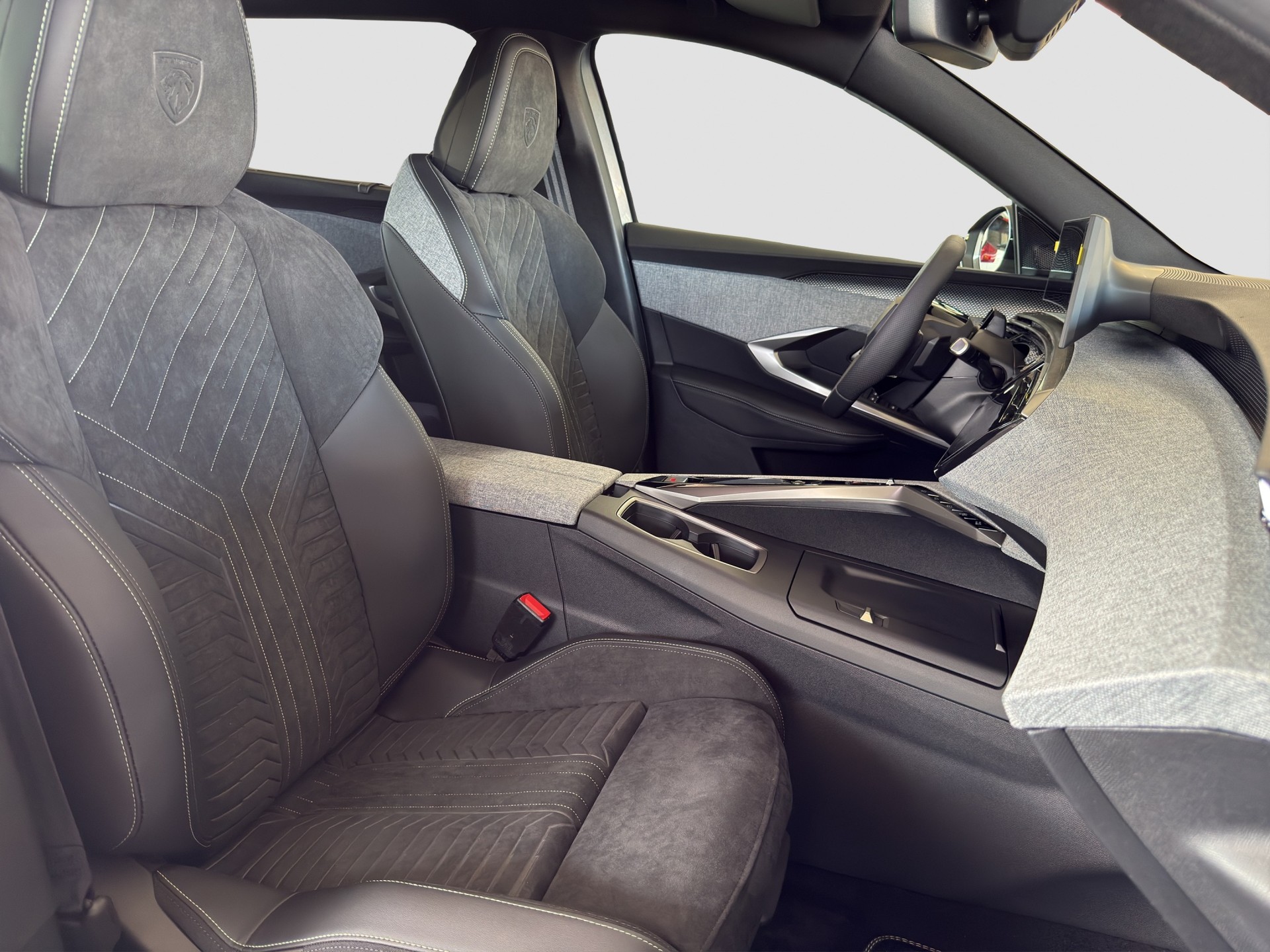 PEUGEOT 5008 1.2 Hybrid GT-image-9