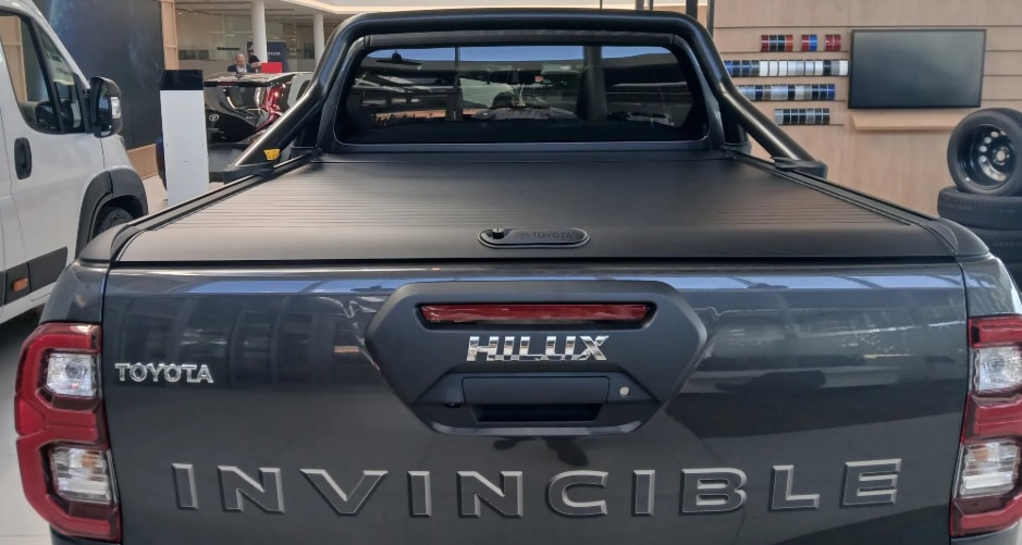 TOYOTA Hilux 2.8d Invincible Double Cab 4x4-image-2