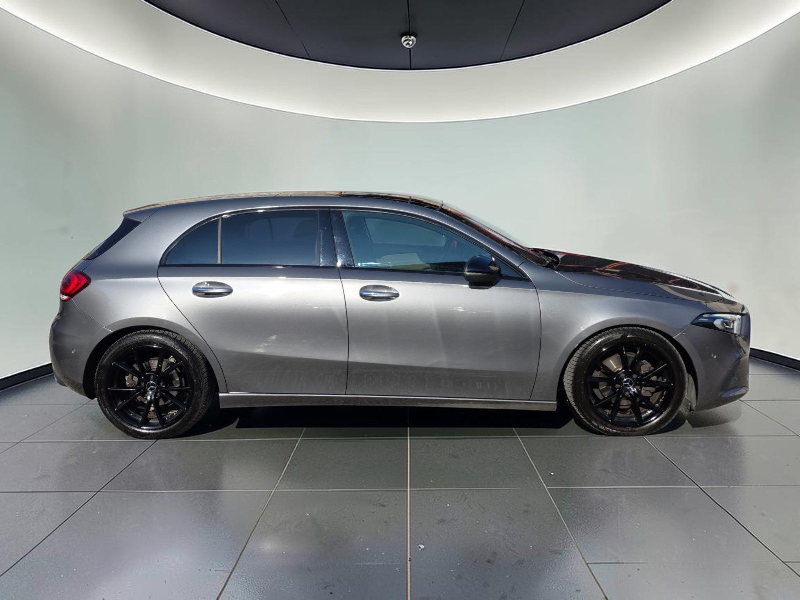 MERCEDES-BENZ A 180 Progressive 7G-DCT-image-3