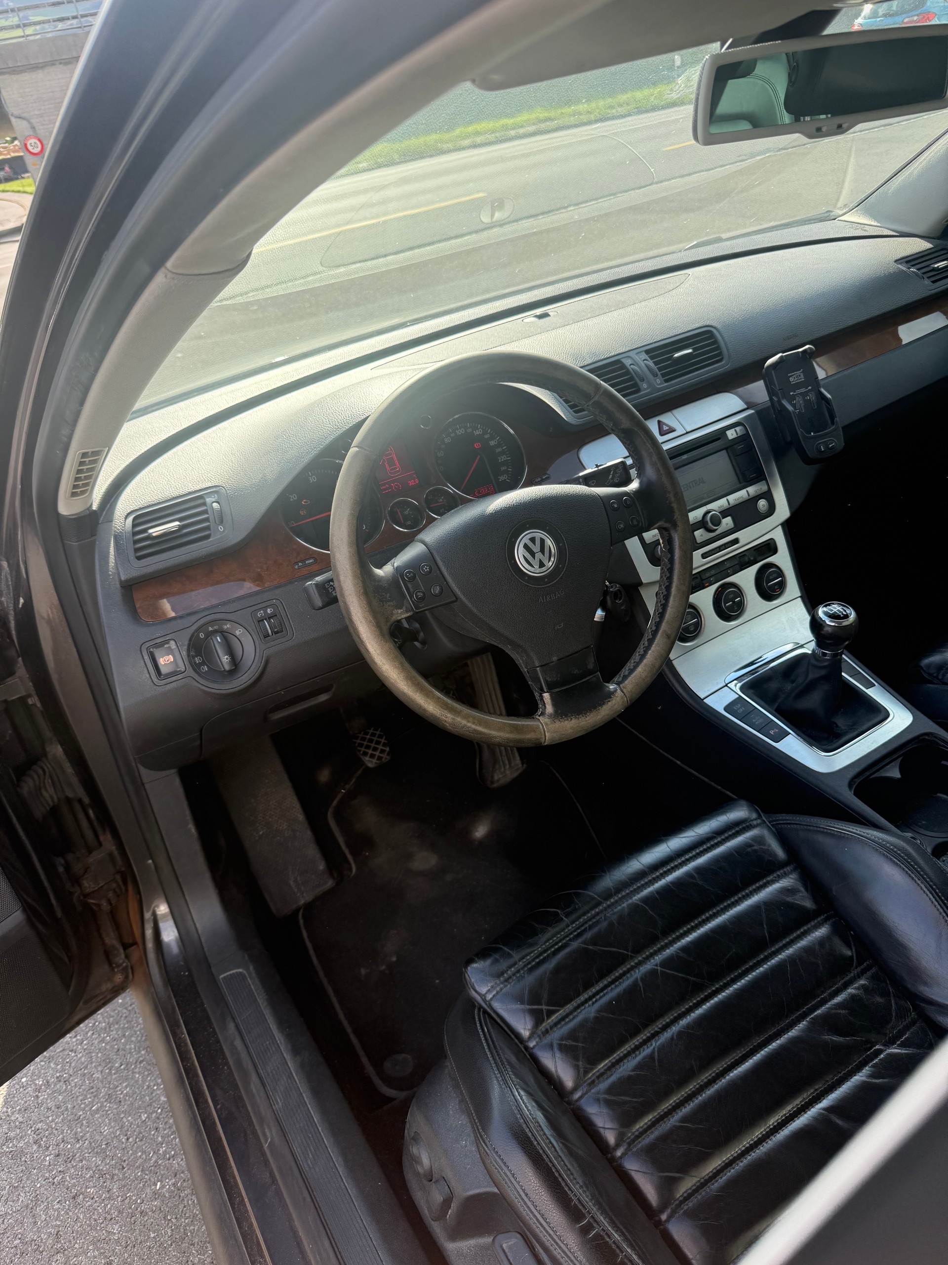 VW Passat Variant 2.0 TDI Highline 4Motion-image-5