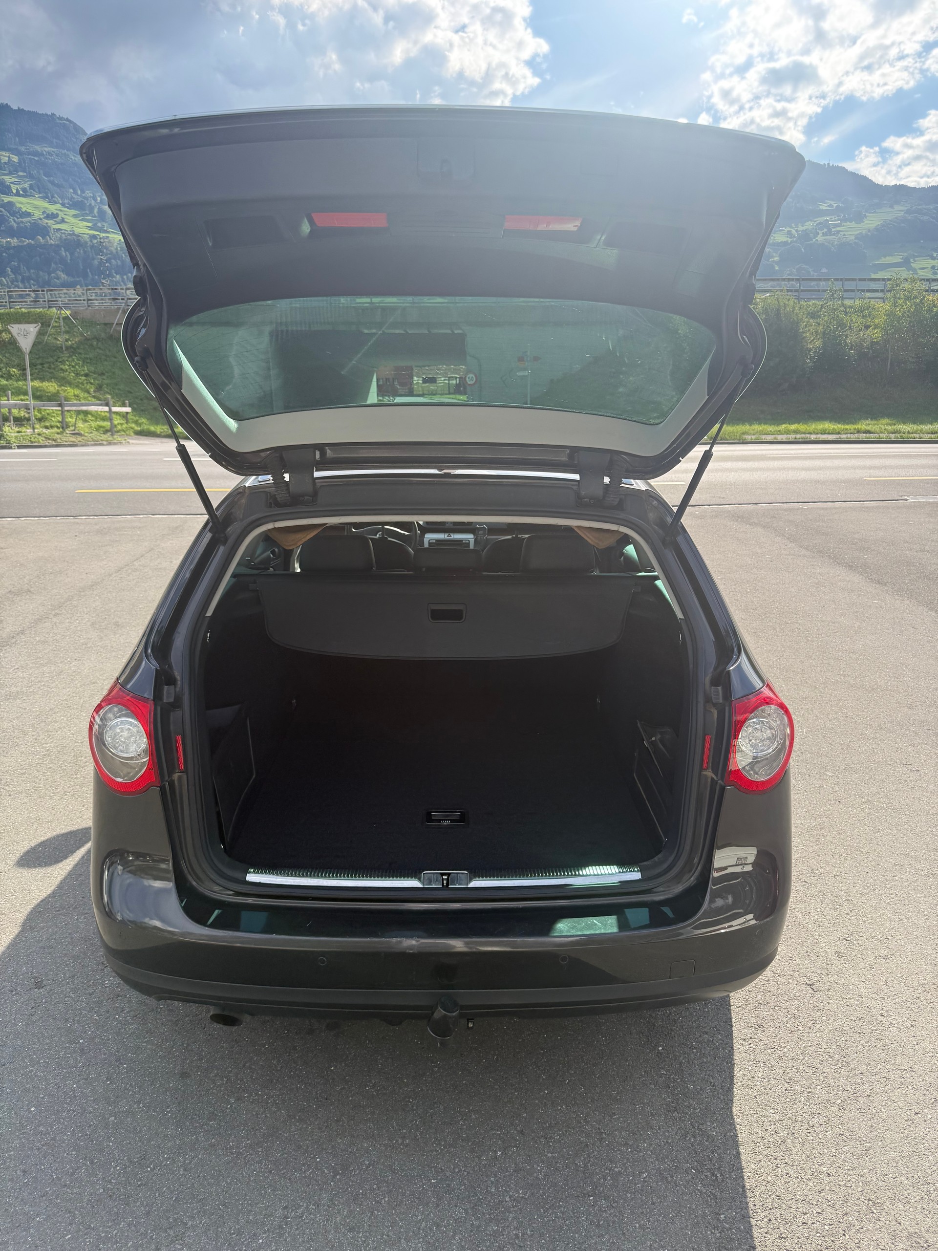 VW Passat Variant 2.0 TDI Highline 4Motion-image-10