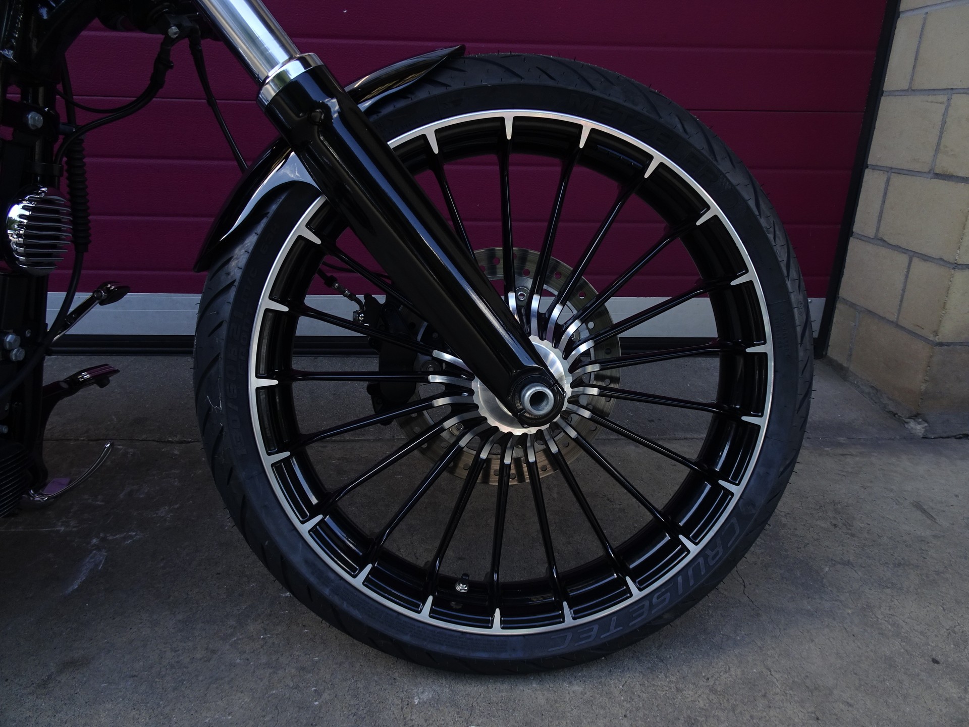 HARLEY-DAVIDSON FXSB Breakout 103 ABS-showroom-element-1