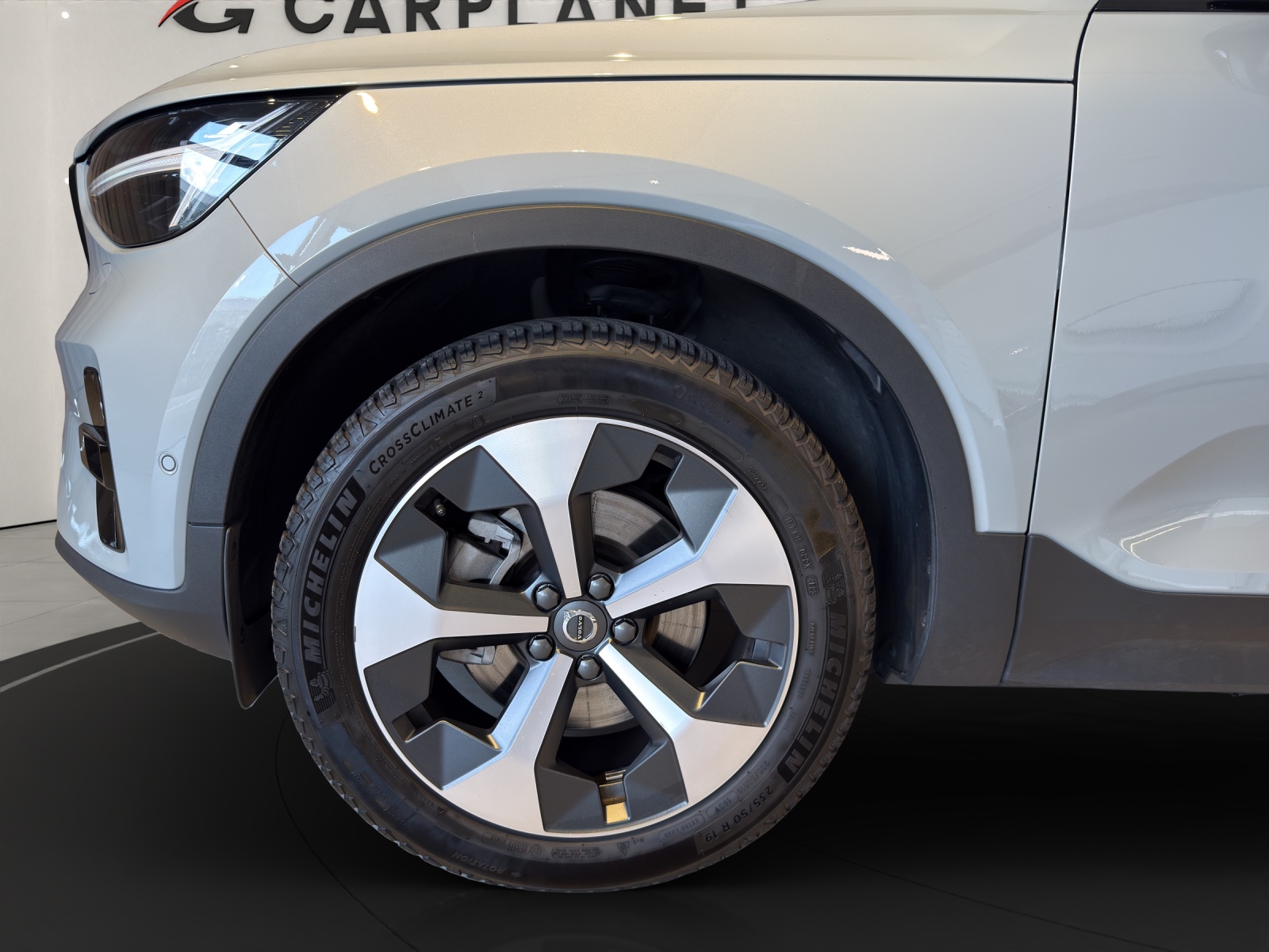 VOLVO XC40 2.0 B3 MH Plus Dark-image-10