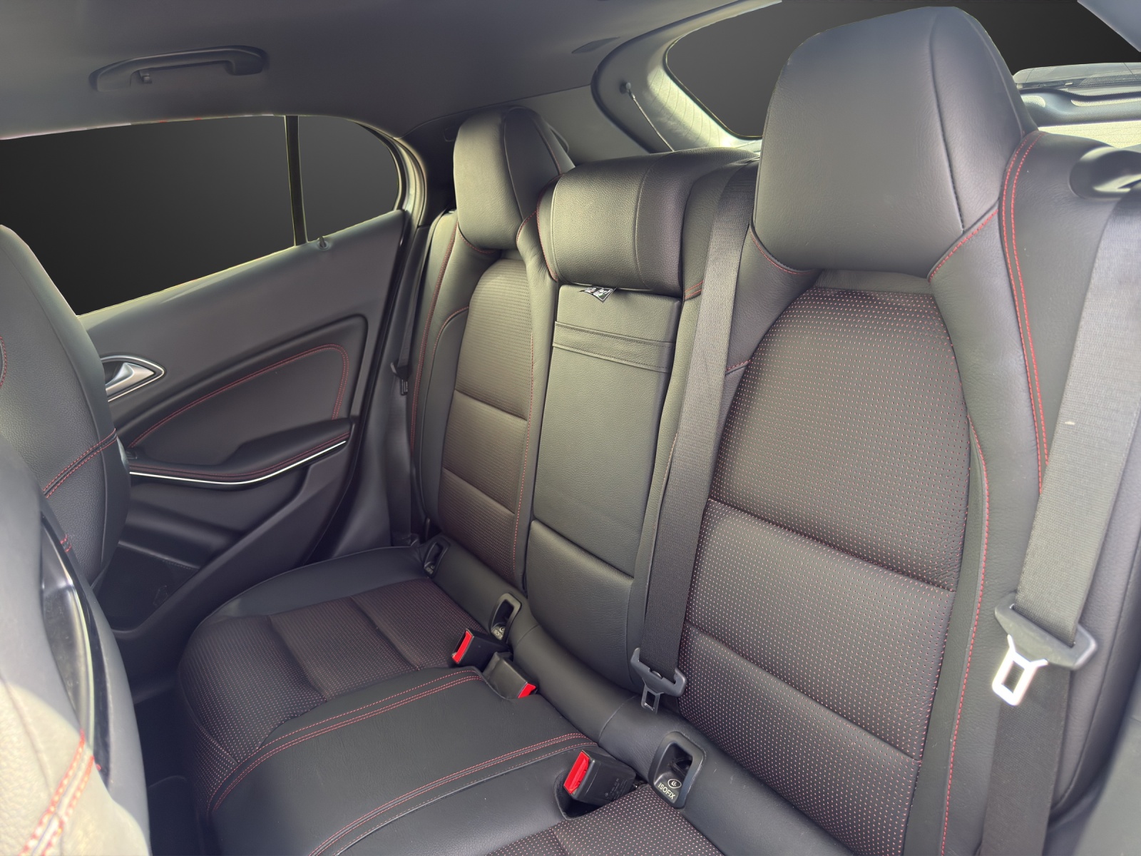 MERCEDES-BENZ GLA 250 AMG Line 4Matic 7G-DCT-image-13
