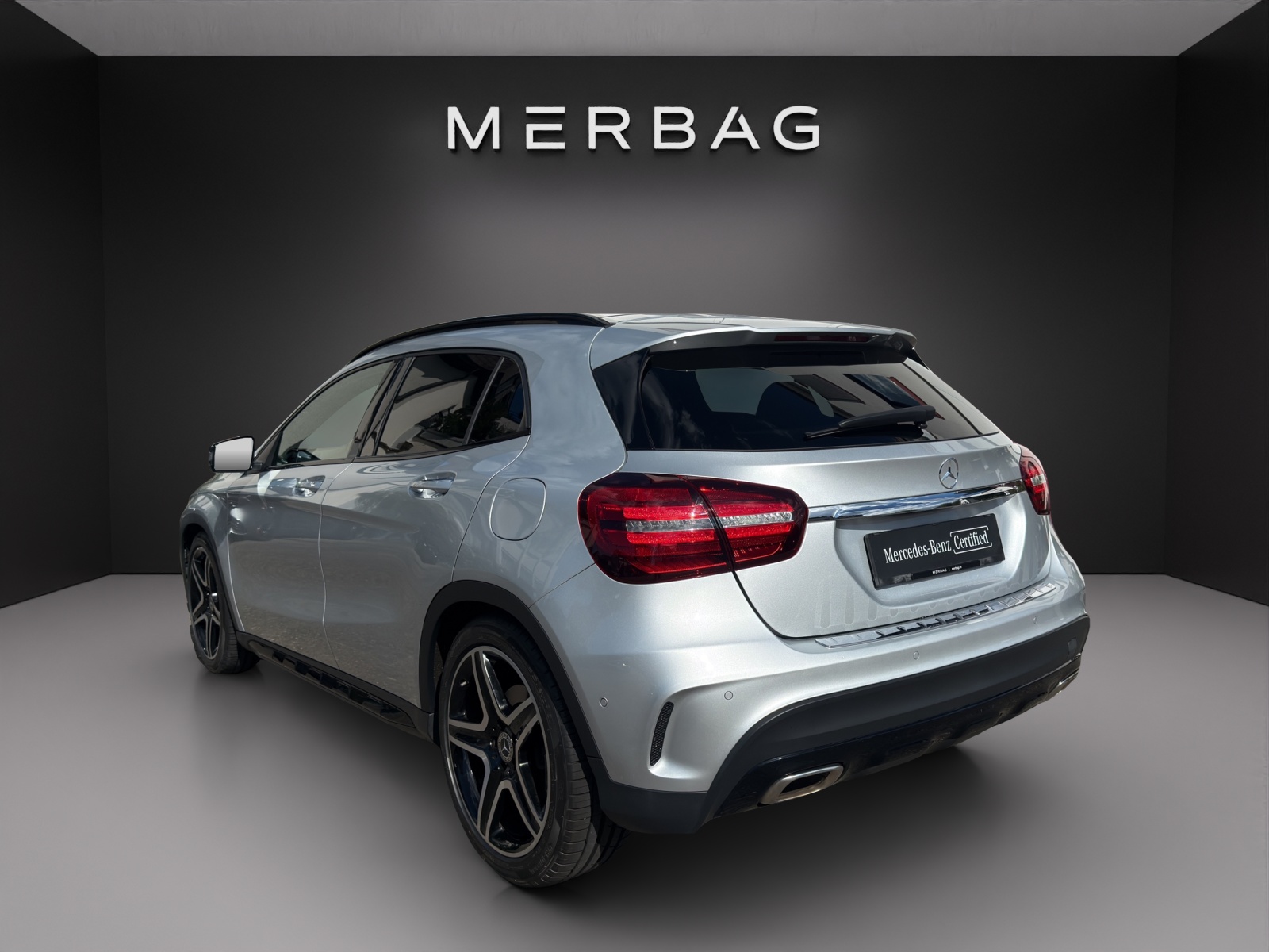 MERCEDES-BENZ GLA 250 AMG Line 4Matic 7G-DCT-image-4