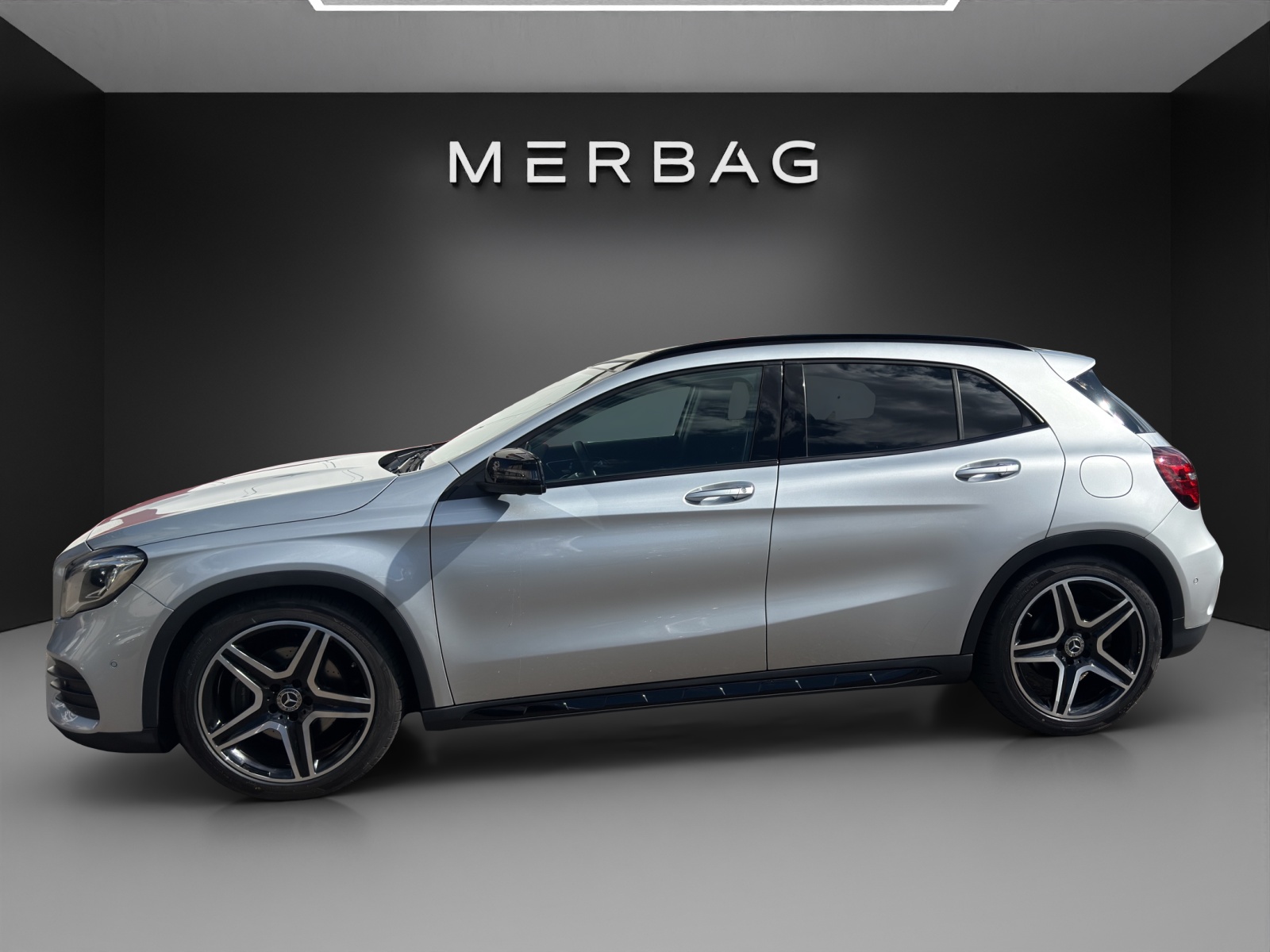 MERCEDES-BENZ GLA 250 AMG Line 4Matic 7G-DCT-image-3