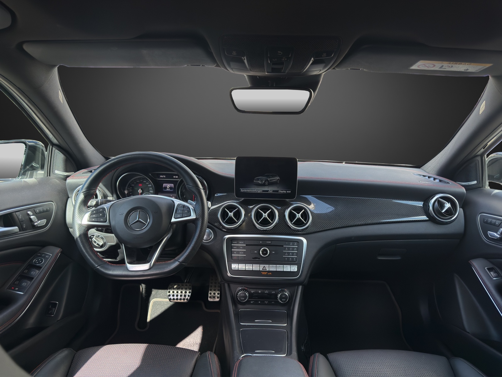 MERCEDES-BENZ GLA 250 AMG Line 4Matic 7G-DCT-image-11