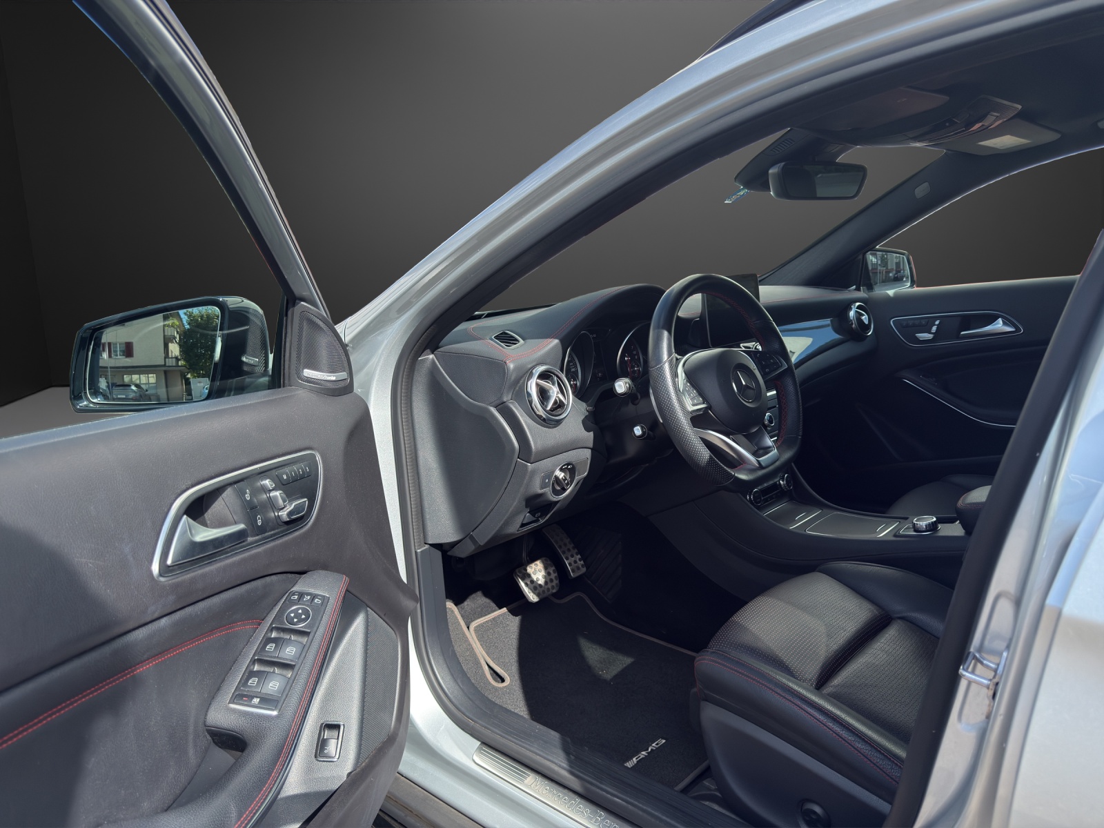 MERCEDES-BENZ GLA 250 AMG Line 4Matic 7G-DCT-image-9