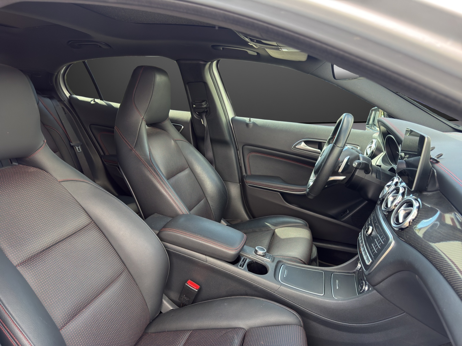 MERCEDES-BENZ GLA 250 AMG Line 4Matic 7G-DCT-image-12