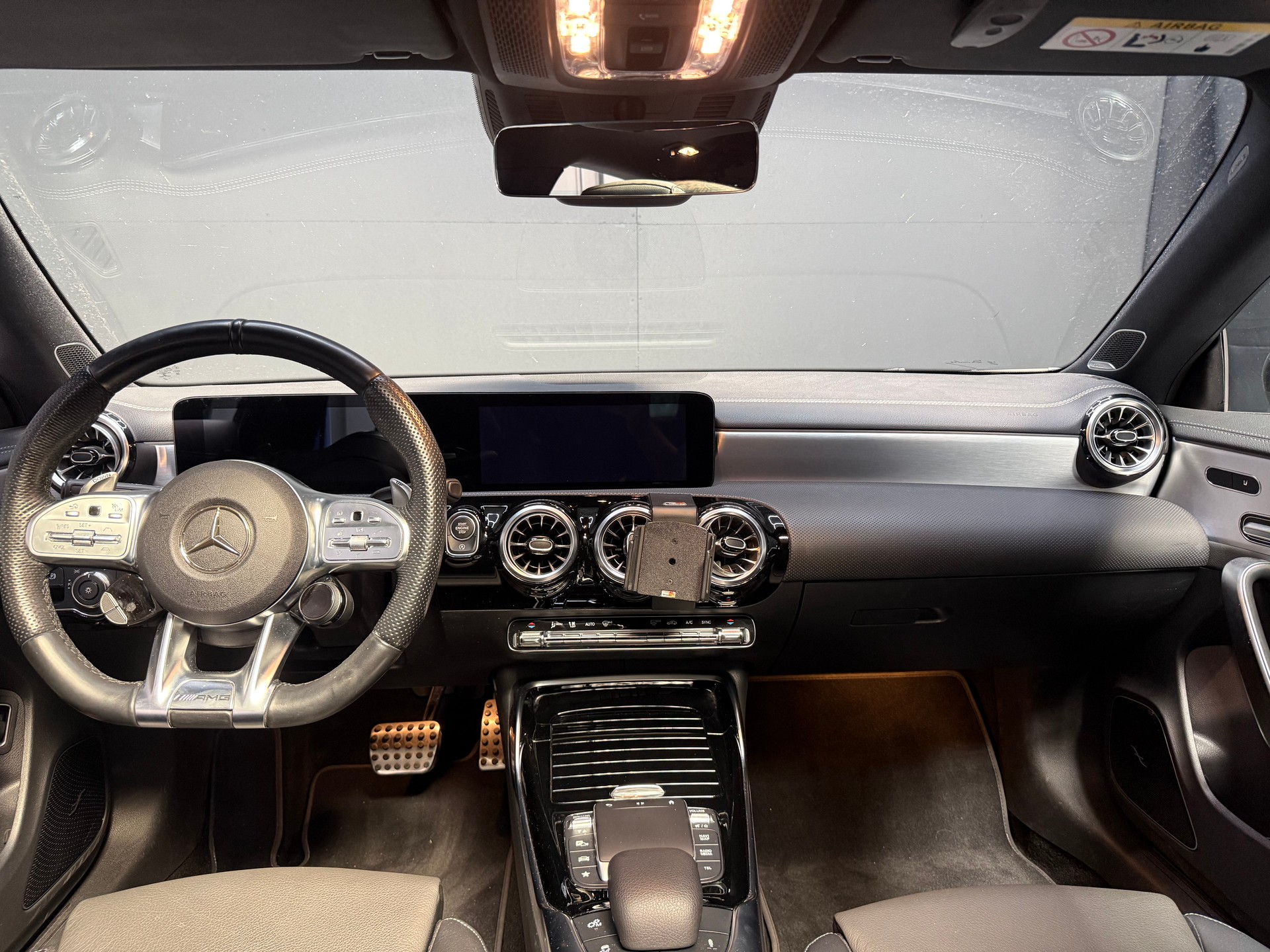 MERCEDES-BENZ CLA Shooting Brake 35 AMG 4Matic 7G-DCT-image-11