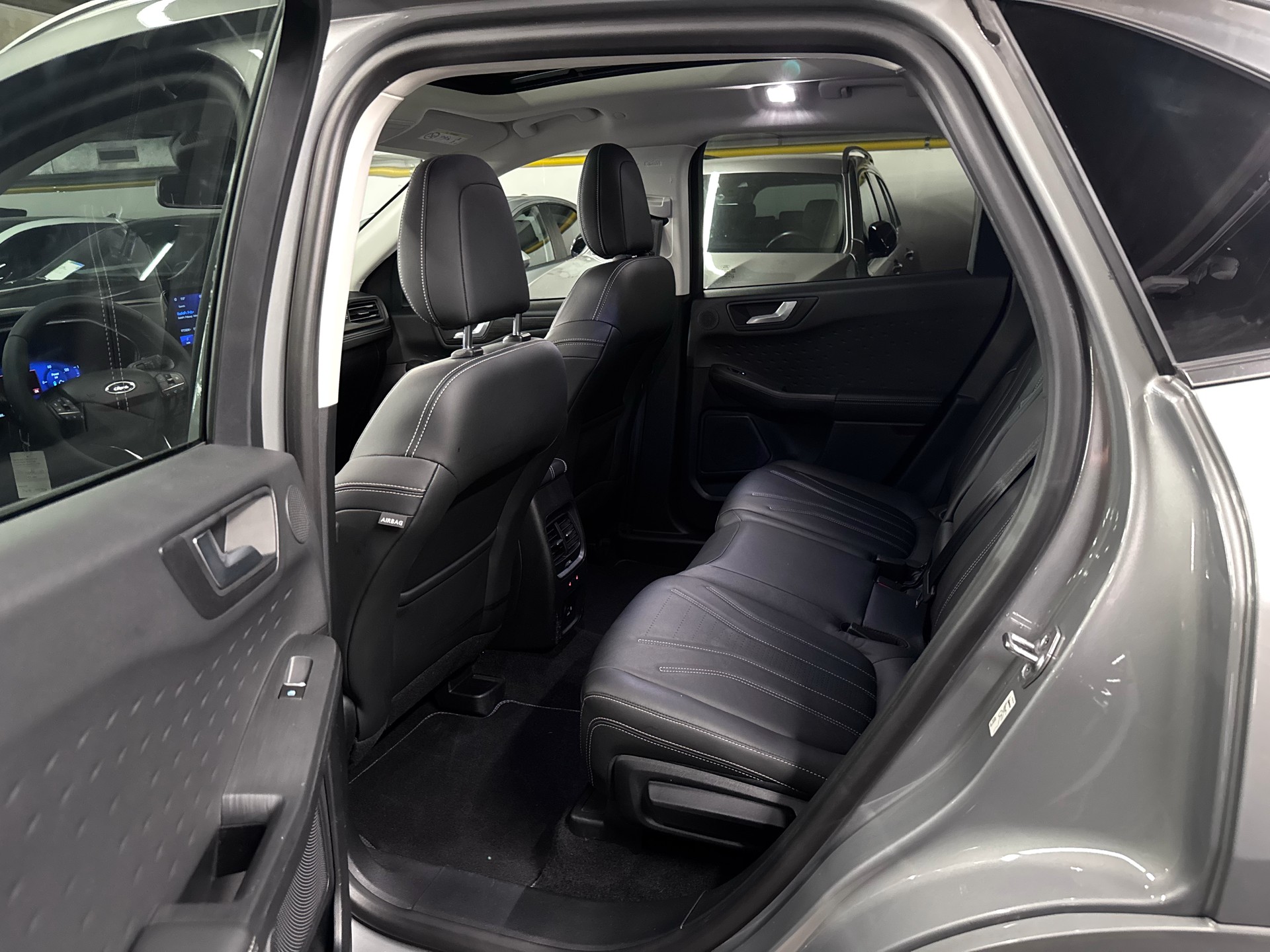 FORD Kuga 2.5 PHEV Vignale 2WD-image-12