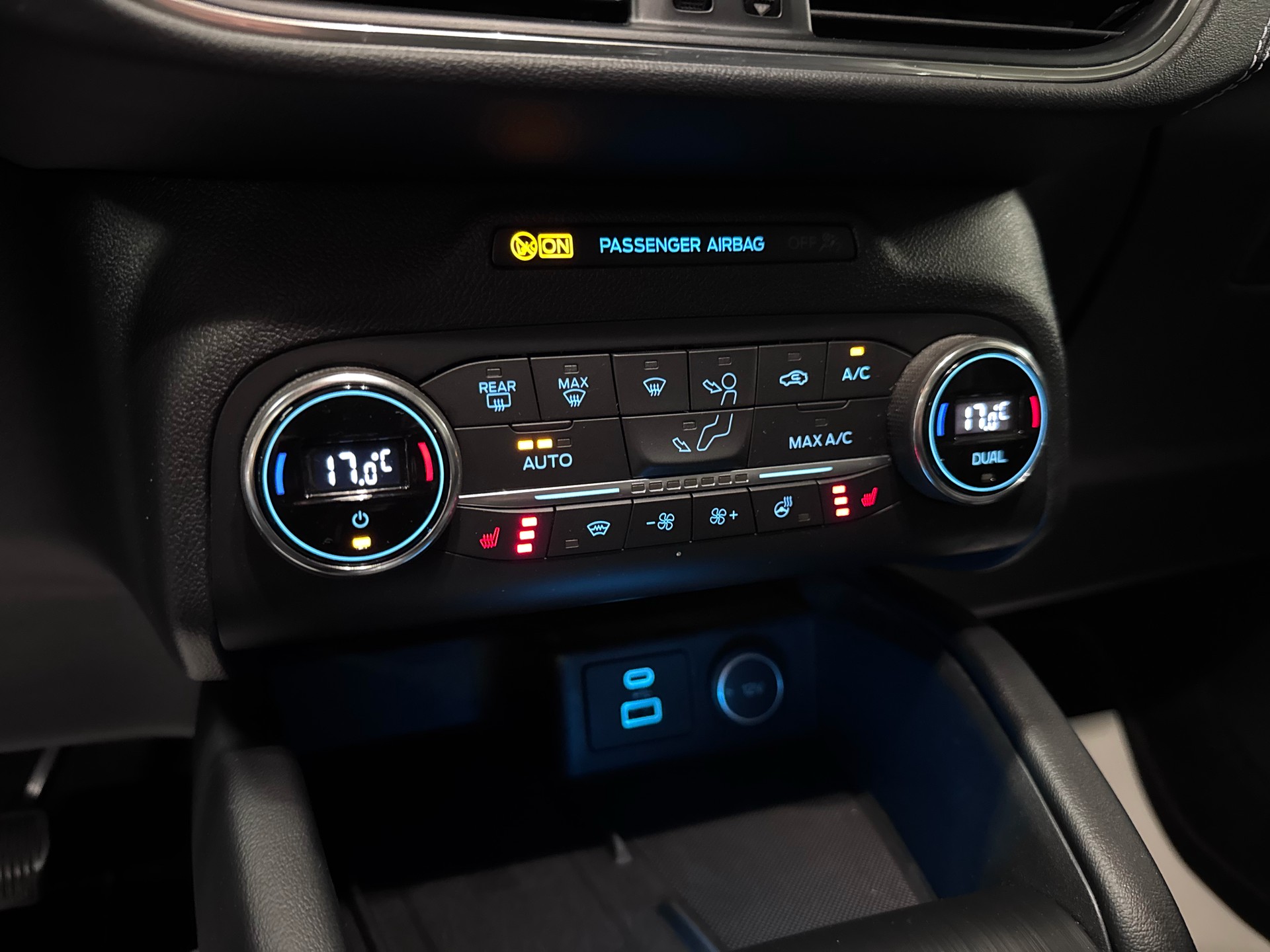FORD Kuga 2.5 PHEV Vignale 2WD-image-6