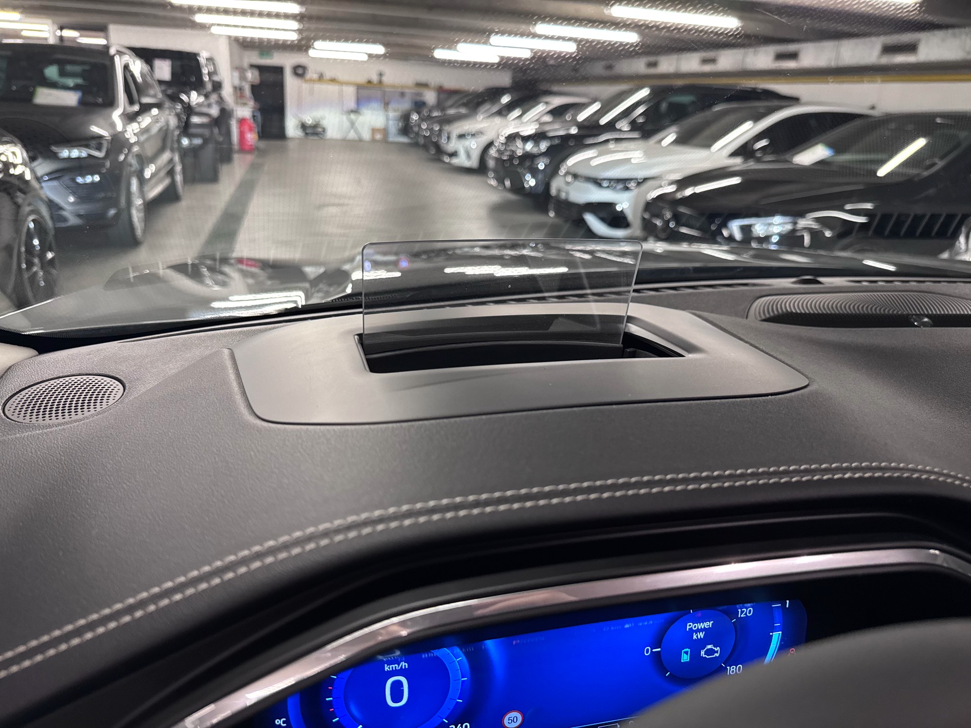 FORD Kuga 2.5 PHEV Vignale 2WD-image-10