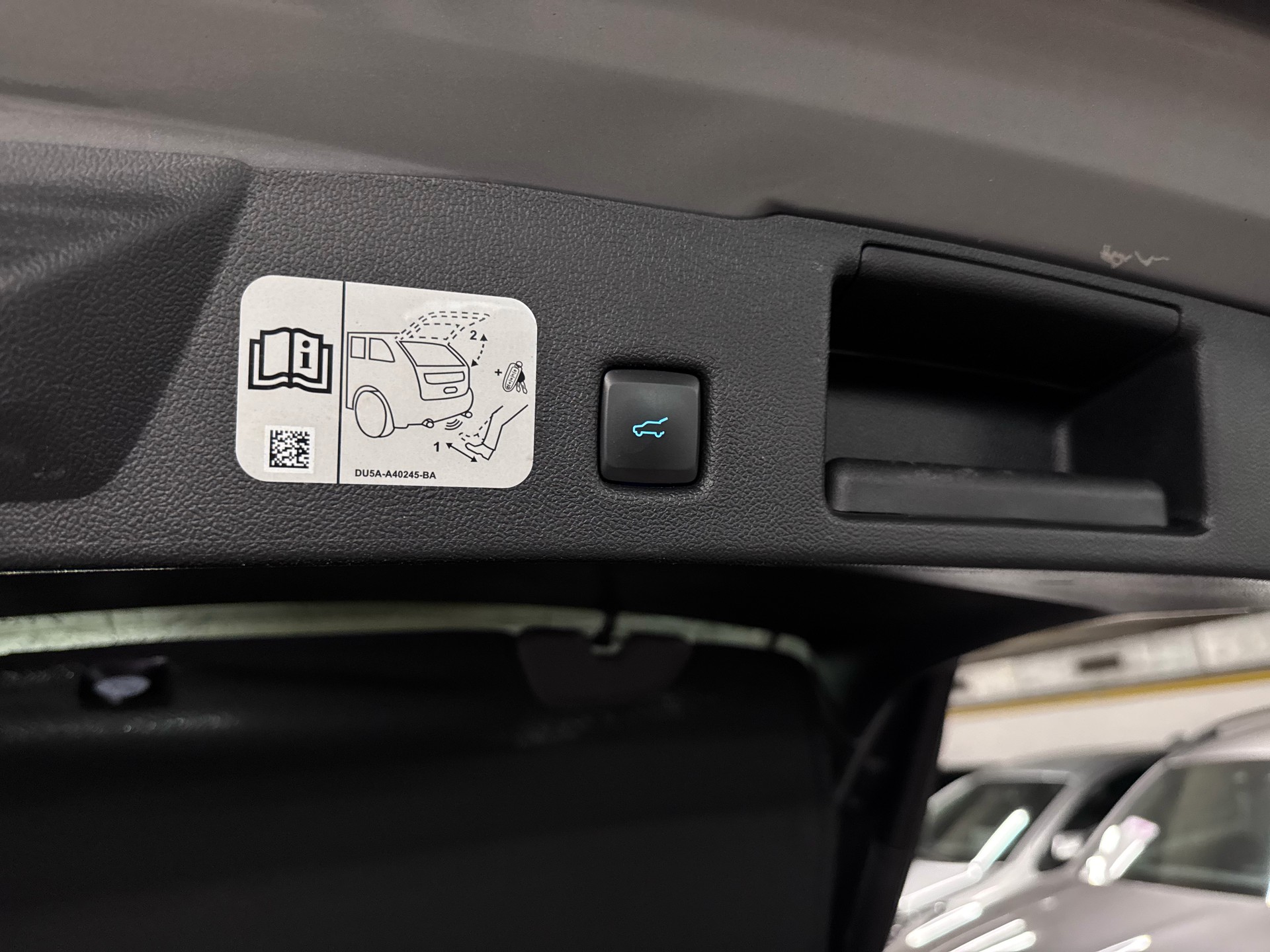 FORD Kuga 2.5 PHEV Vignale 2WD-image-14