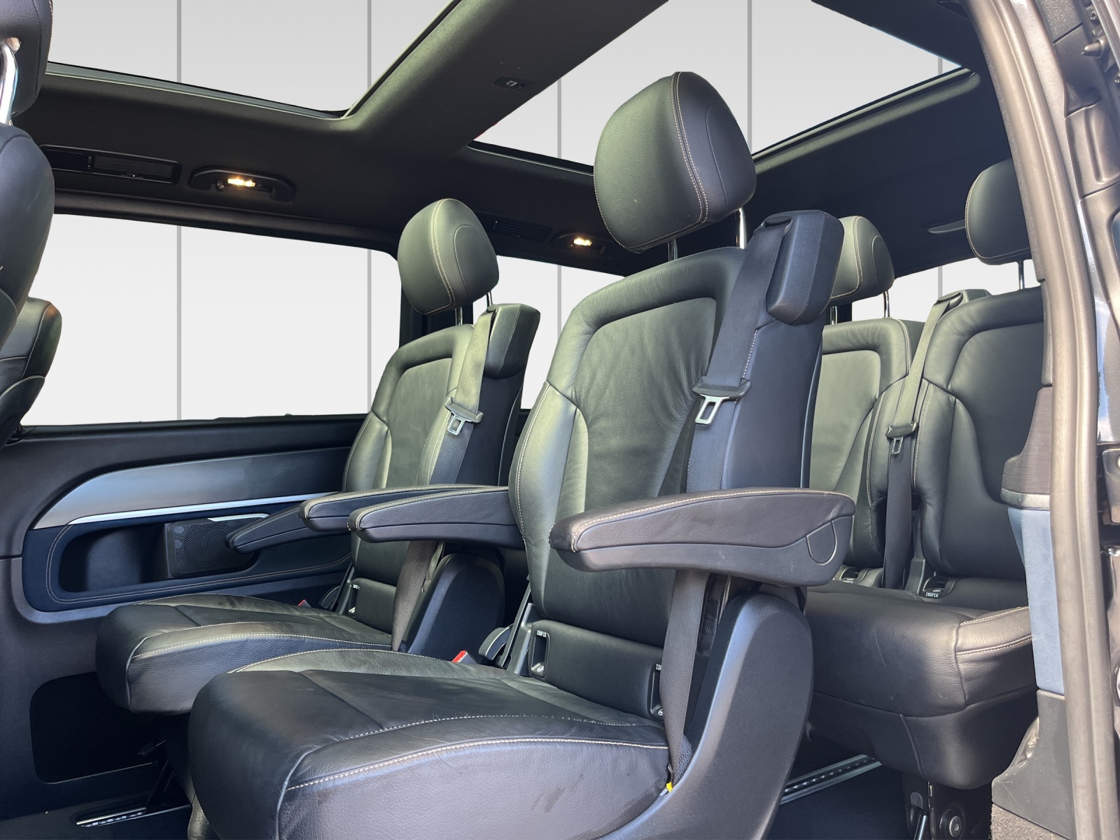 MERCEDES-BENZ EQV 300 Avantgarde lang-image-7