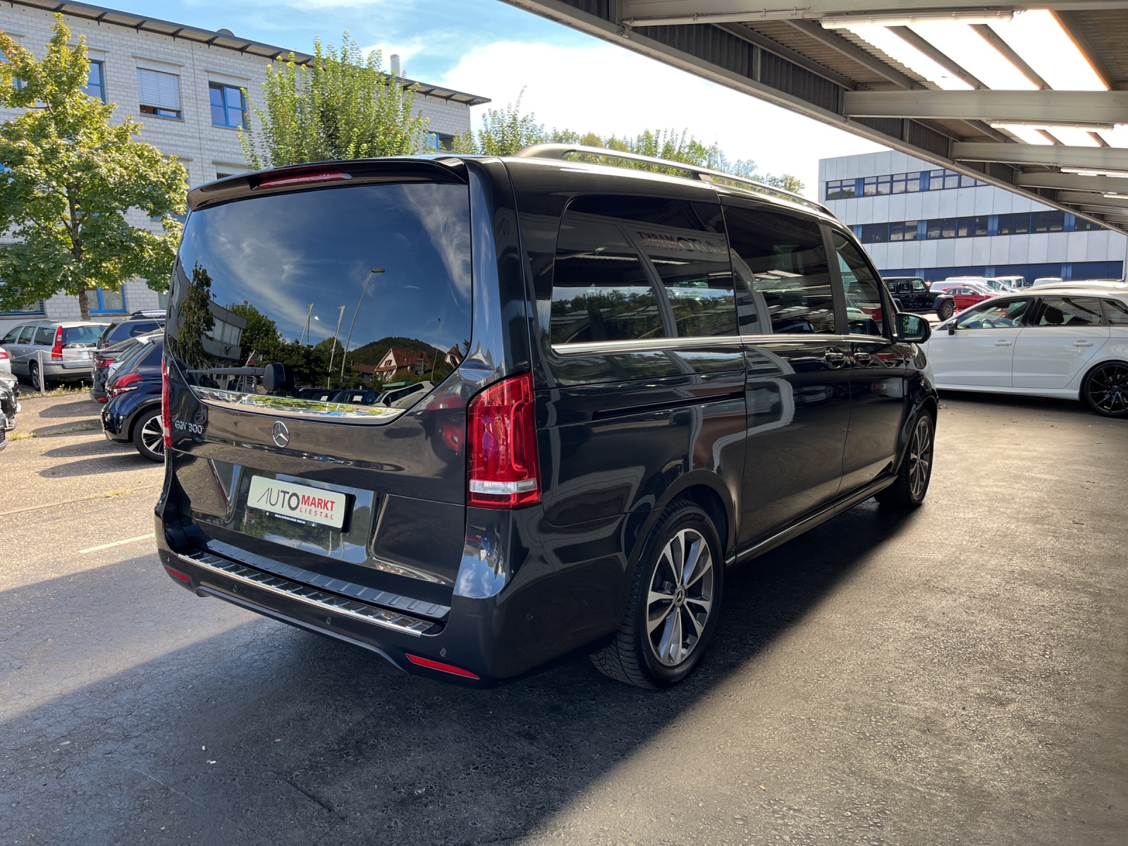 MERCEDES-BENZ EQV 300 Avantgarde lang-image-4