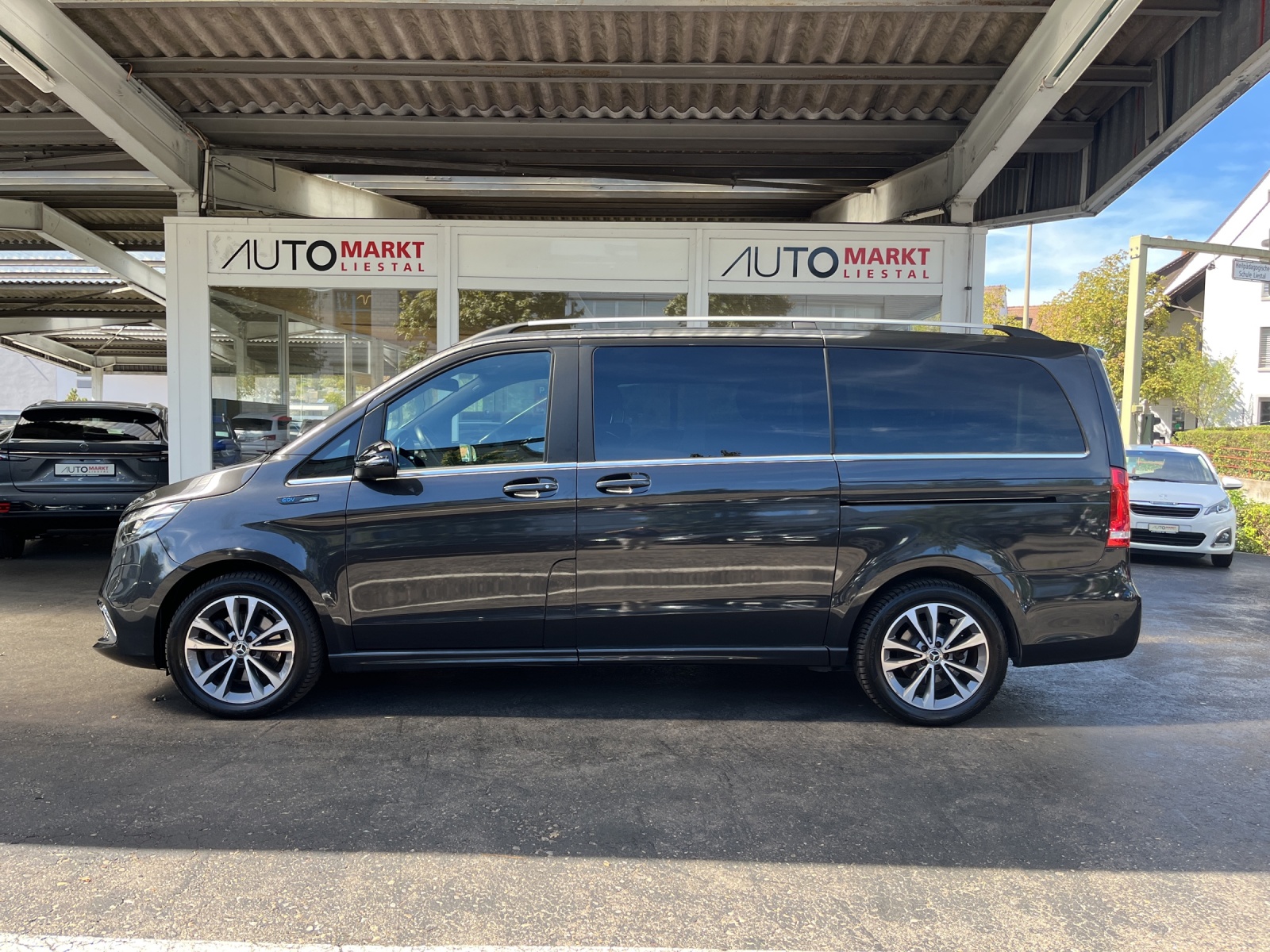 MERCEDES-BENZ EQV 300 Avantgarde lang-image-1