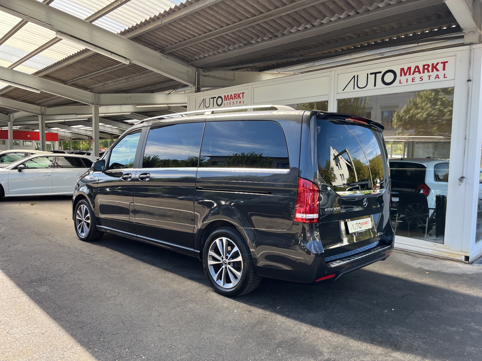 MERCEDES-BENZ EQV 300 Avantgarde lang-image-2