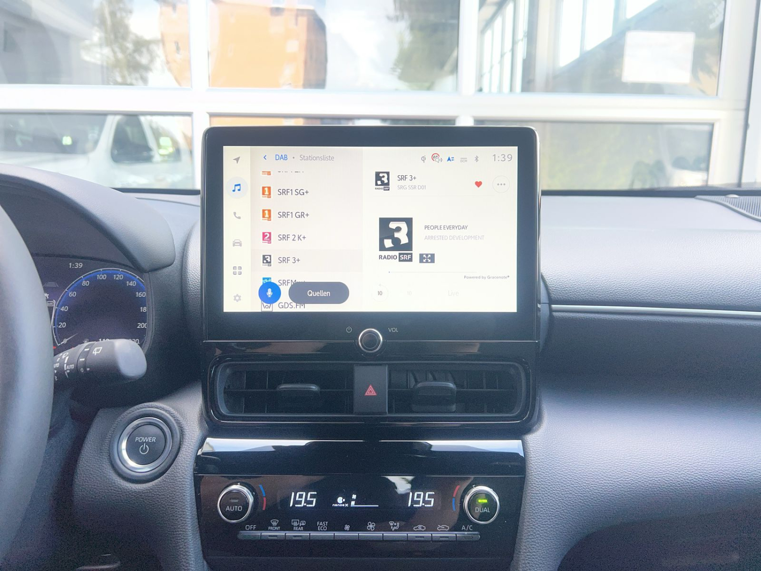 TOYOTA Yaris Cross 1.5 VVT-i HSD Premium AWD-i-image-13