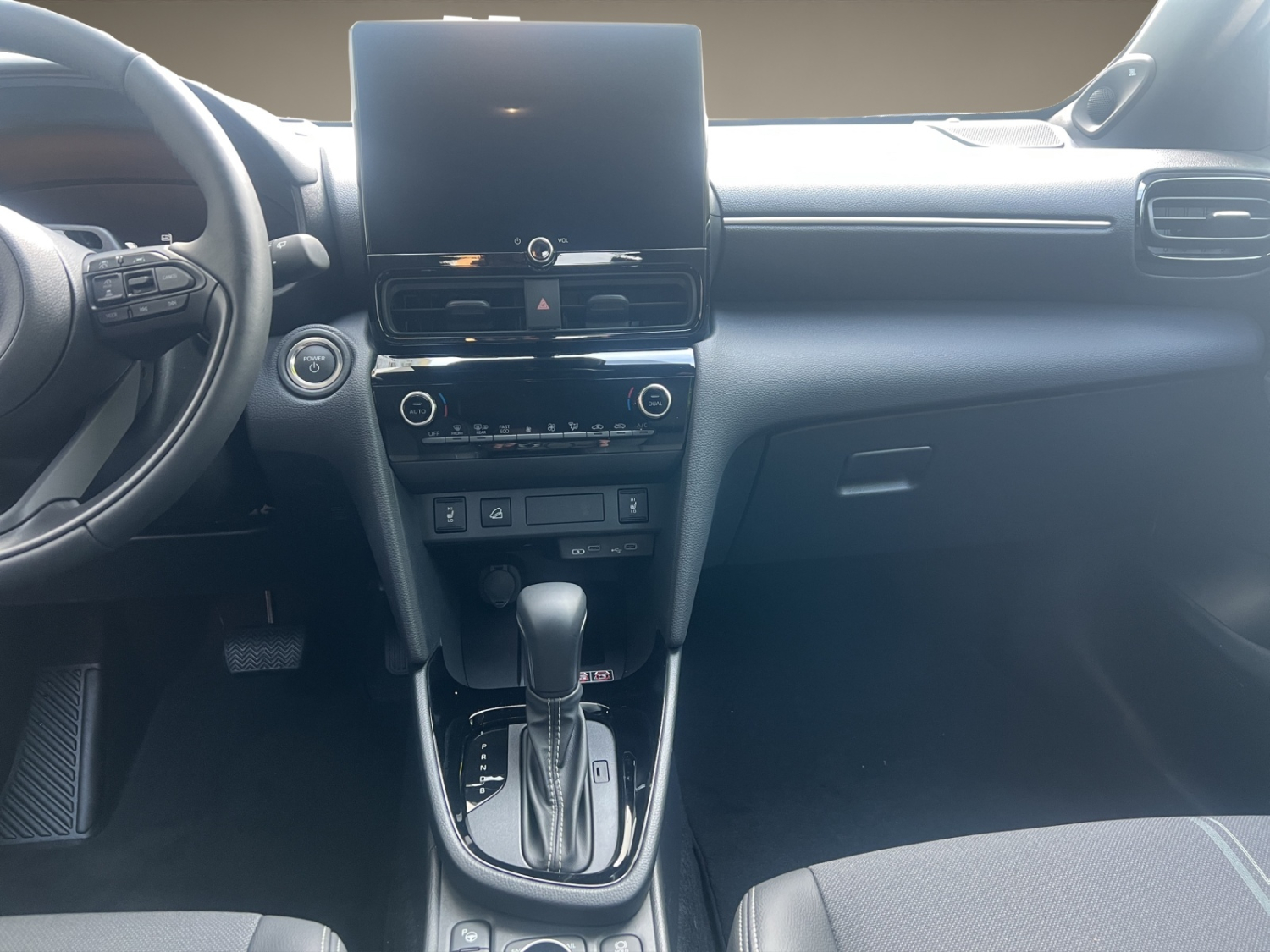TOYOTA Yaris Cross 1.5 VVT-i HSD Premium AWD-i-image-12