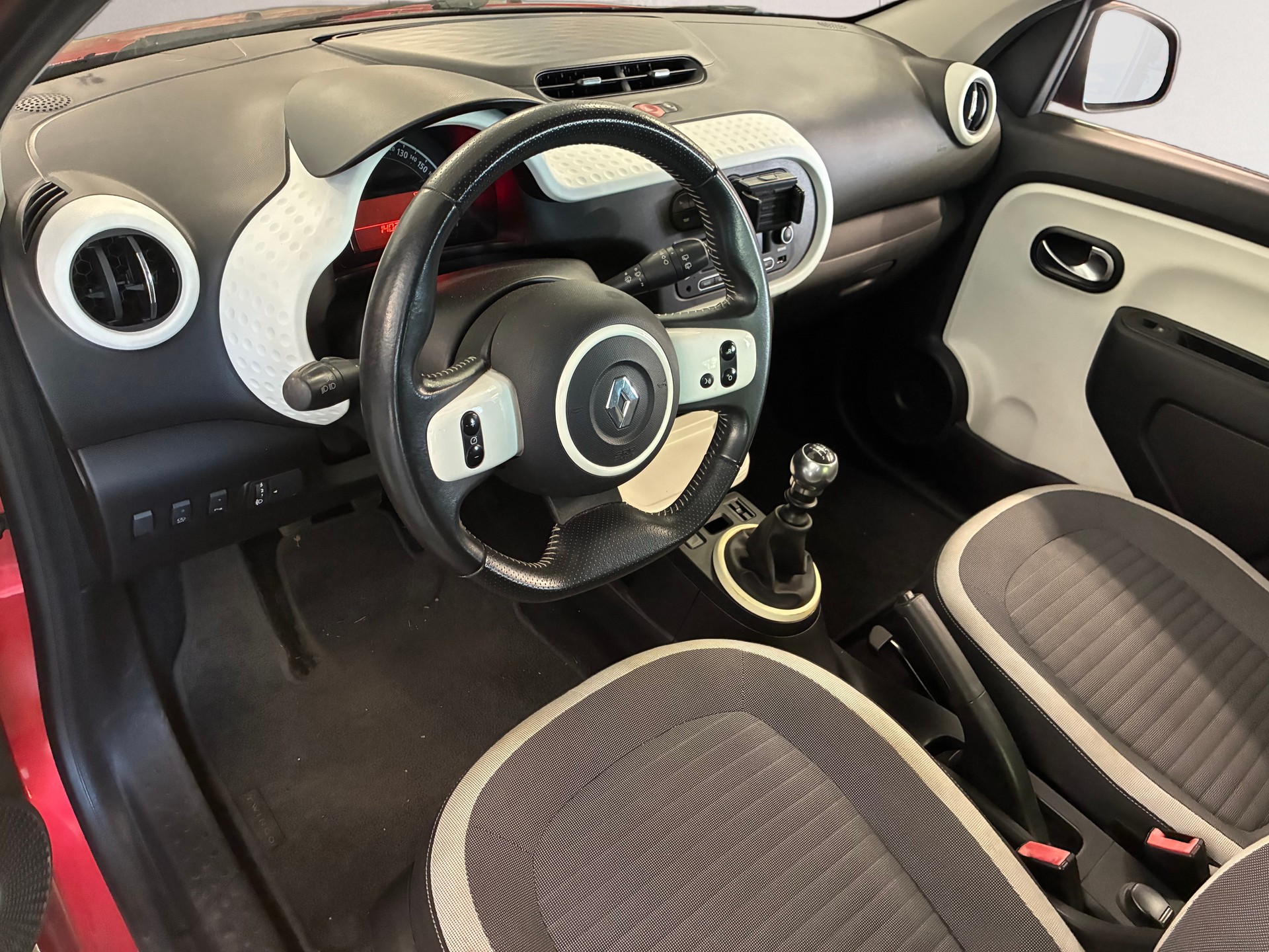 RENAULT Twingo 0.9 Intens-image-8