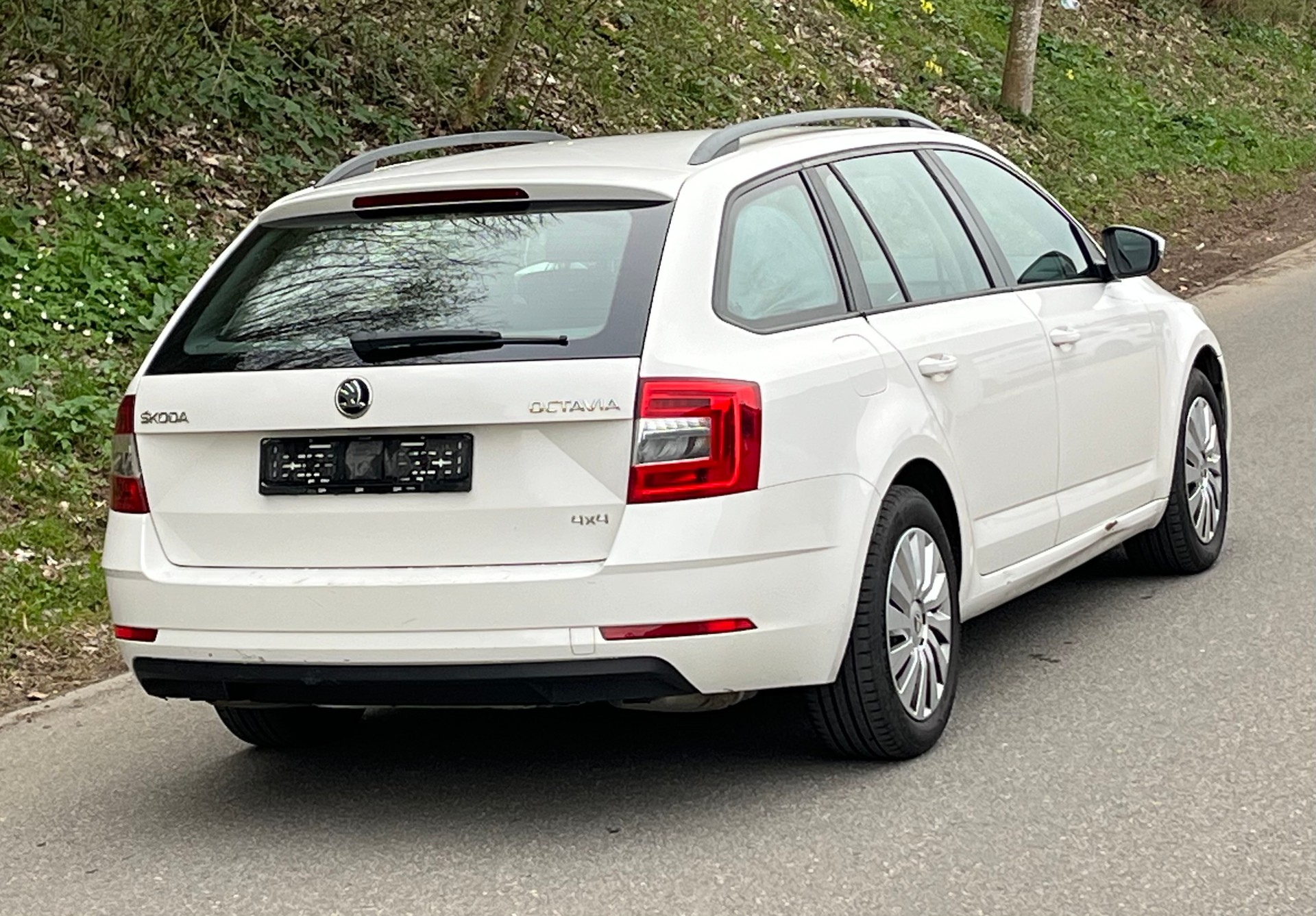 SKODA Octavia Combi 1.8 TSI Ambition 4x4 DSG-image-2