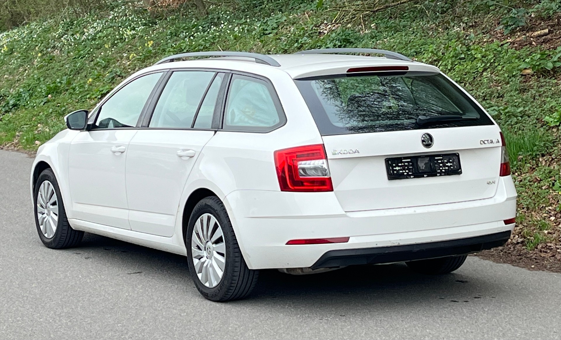 SKODA Octavia Combi 1.8 TSI Ambition 4x4 DSG-image-1
