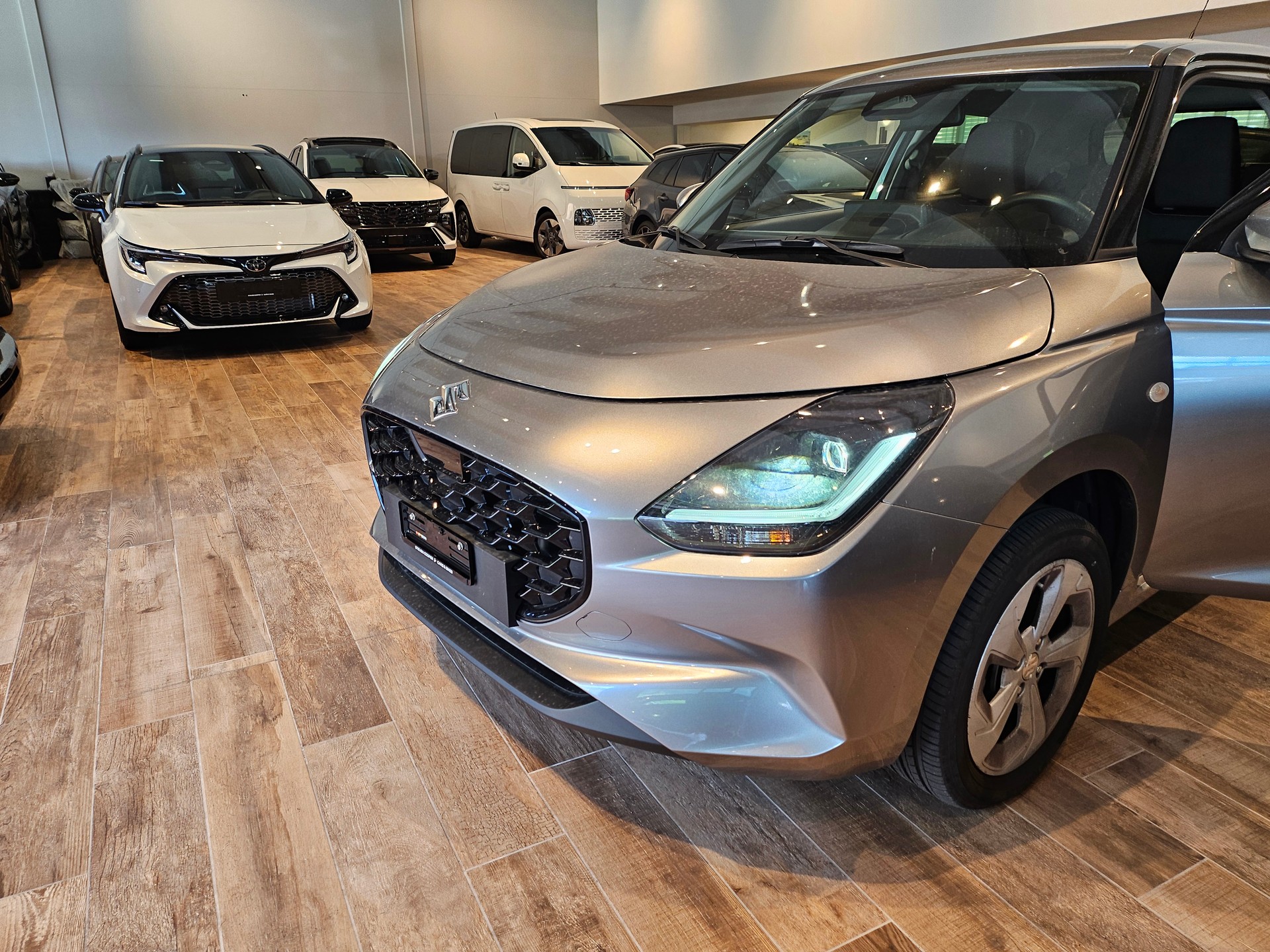SUZUKI Swift 1.2 Compact Top Hybrid 4x4 🔥Rückfahrkamera🔥-image-27