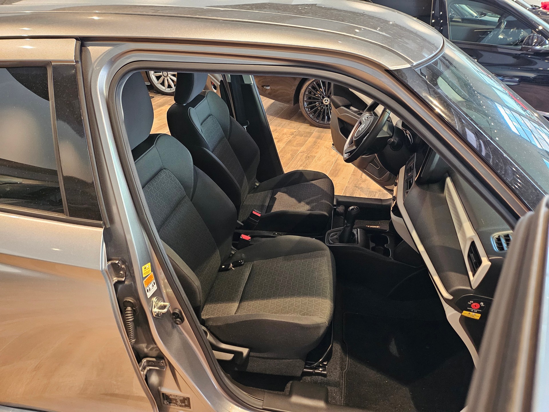 SUZUKI Swift 1.2 Compact Top Hybrid 4x4 🔥Rückfahrkamera🔥-image-17