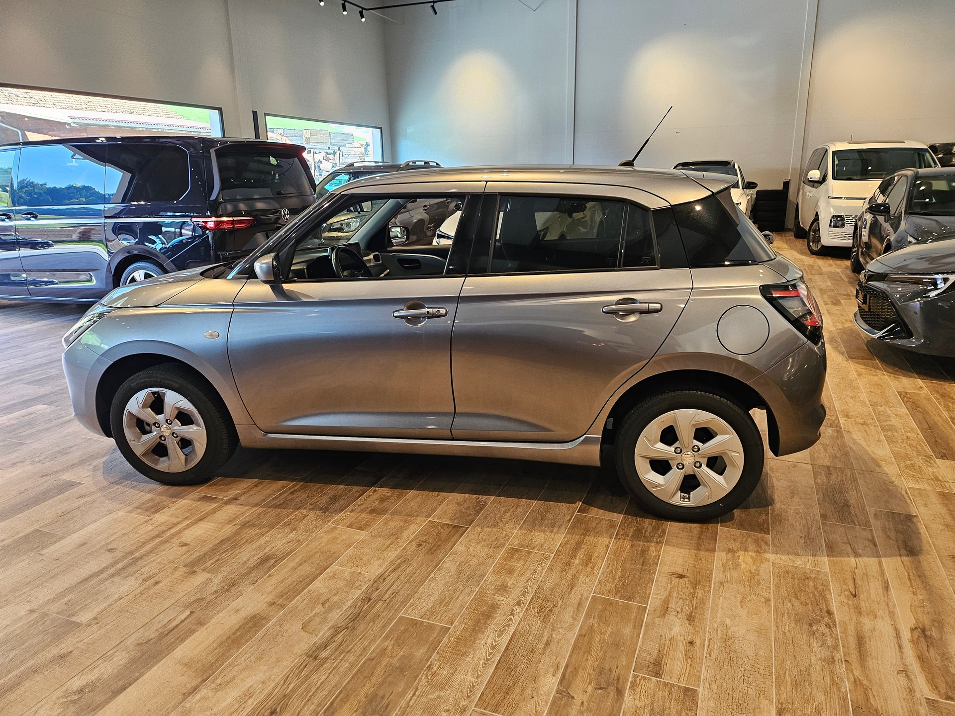SUZUKI Swift 1.2 Compact Top Hybrid 4x4 🔥Rückfahrkamera🔥-image-14