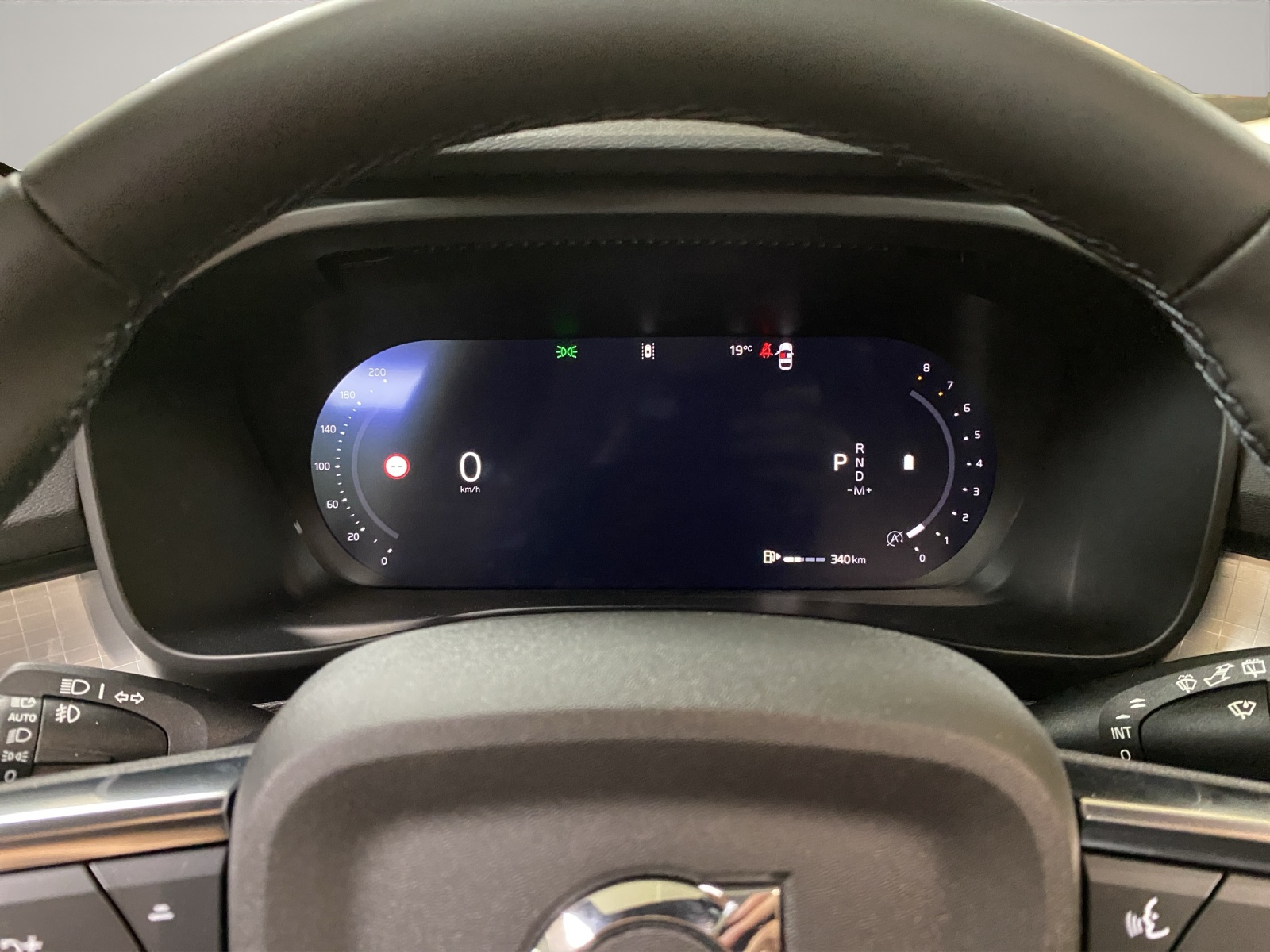 VOLVO XC40 B3 Benzin Mild Hybrid Core DCT-image-14