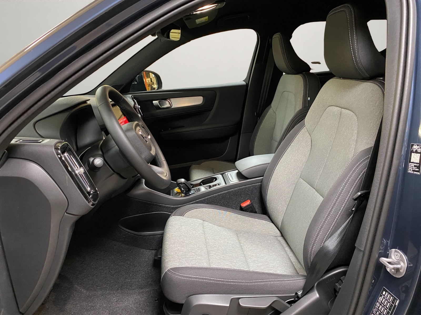 VOLVO XC40 B3 Benzin Mild Hybrid Core DCT-image-7