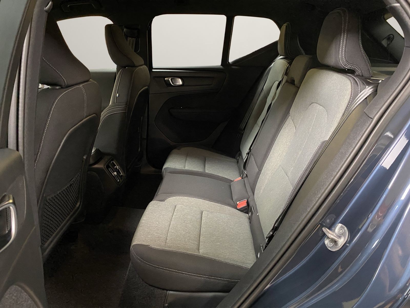 VOLVO XC40 B3 Benzin Mild Hybrid Core DCT-image-12