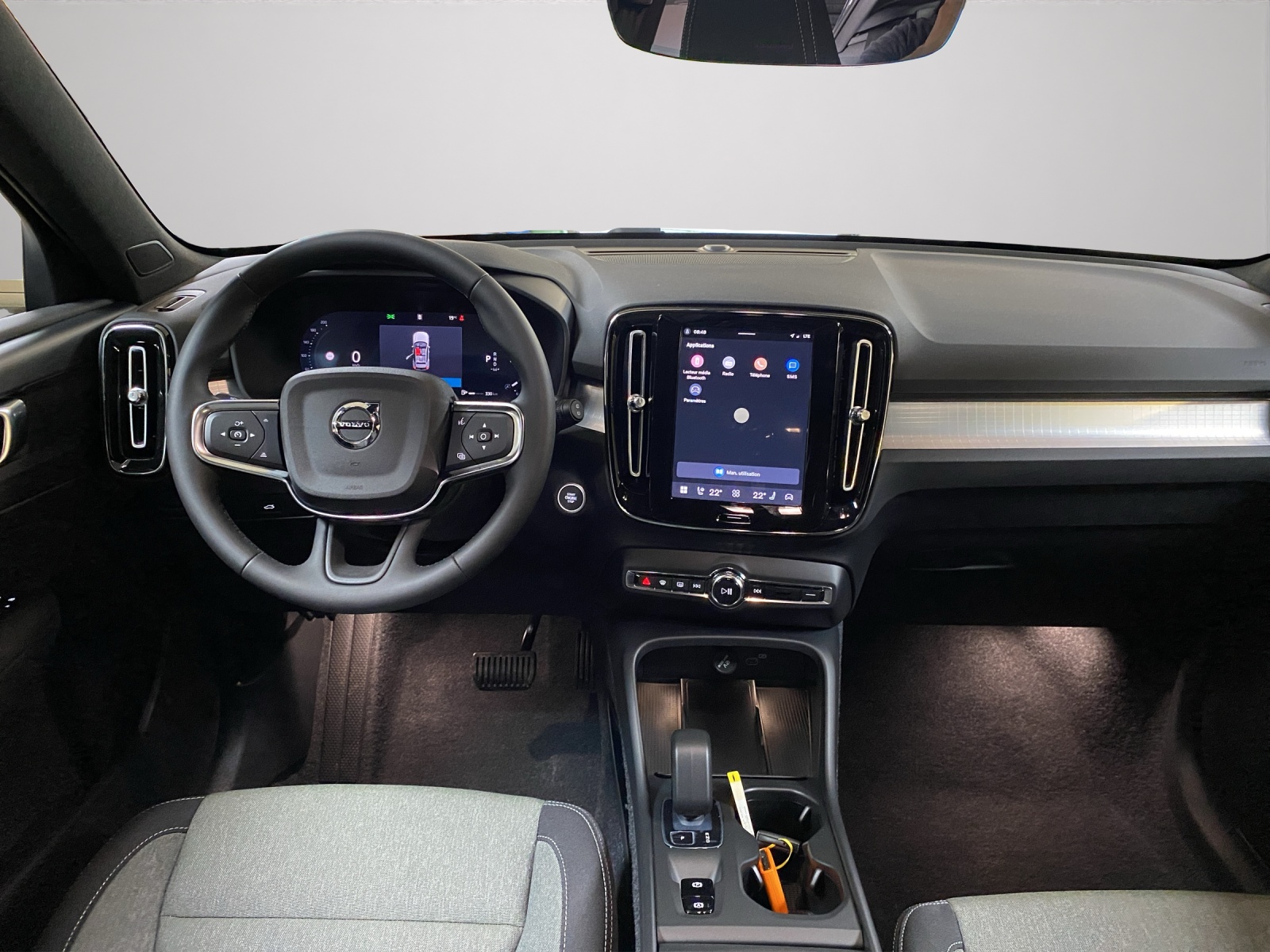 VOLVO XC40 B3 Benzin Mild Hybrid Core DCT-image-11