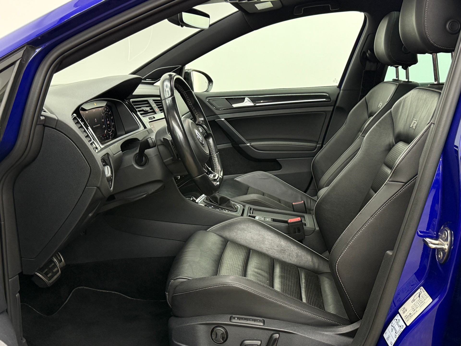 VW Golf 2.0 TSI R 4Motion DSG-image-18