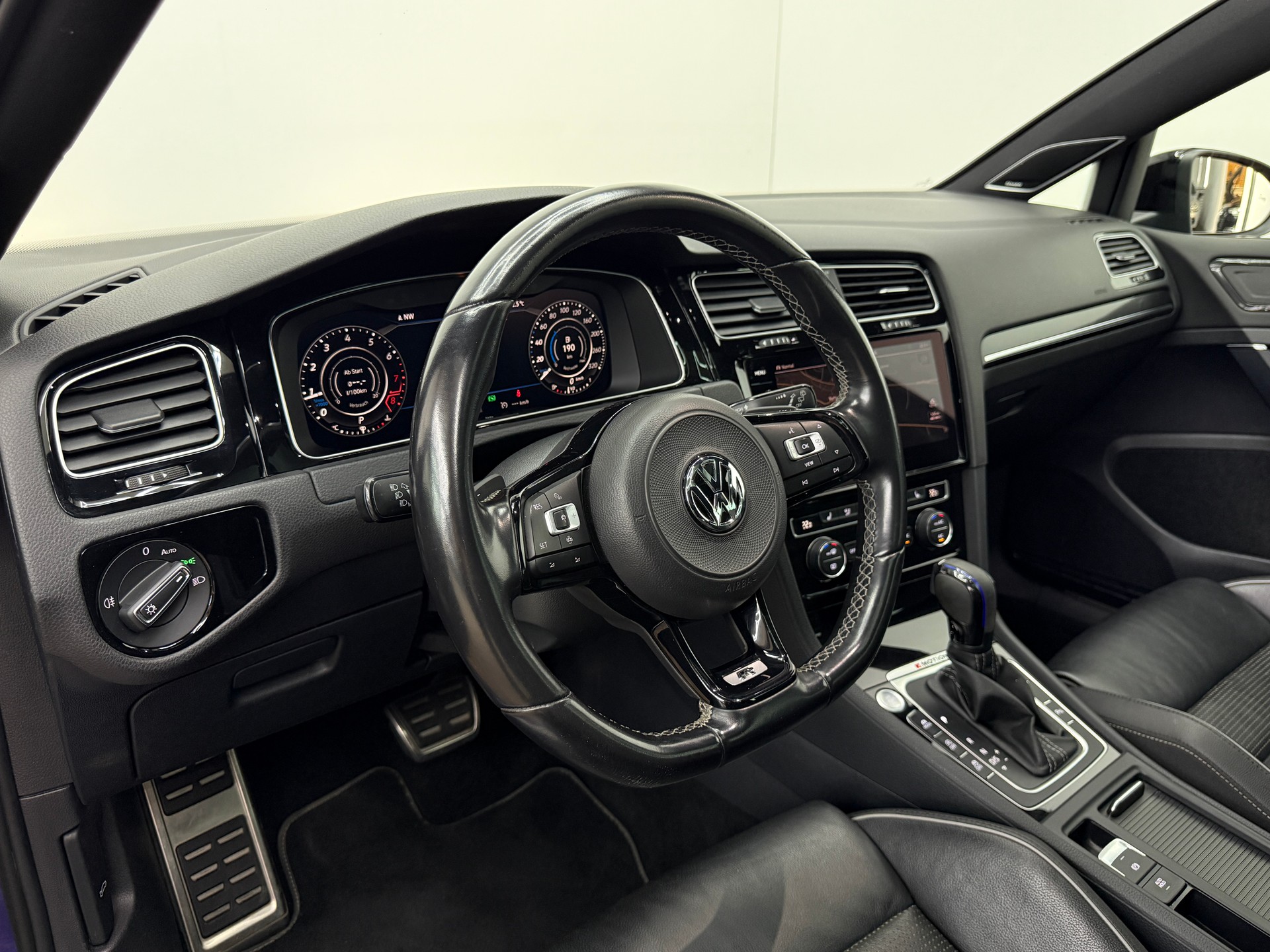 VW Golf 2.0 TSI R 4Motion DSG-image-27