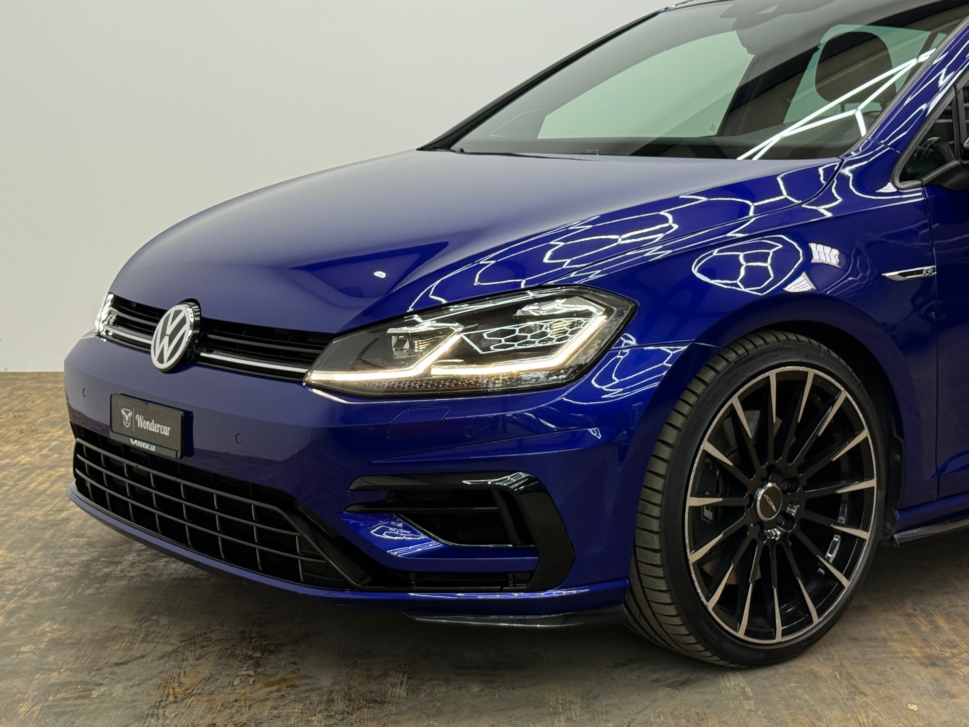 VW Golf 2.0 TSI R 4Motion DSG-image-4
