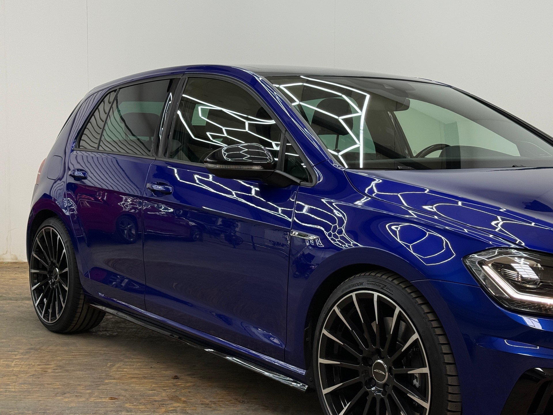 VW Golf 2.0 TSI R 4Motion DSG-image-16
