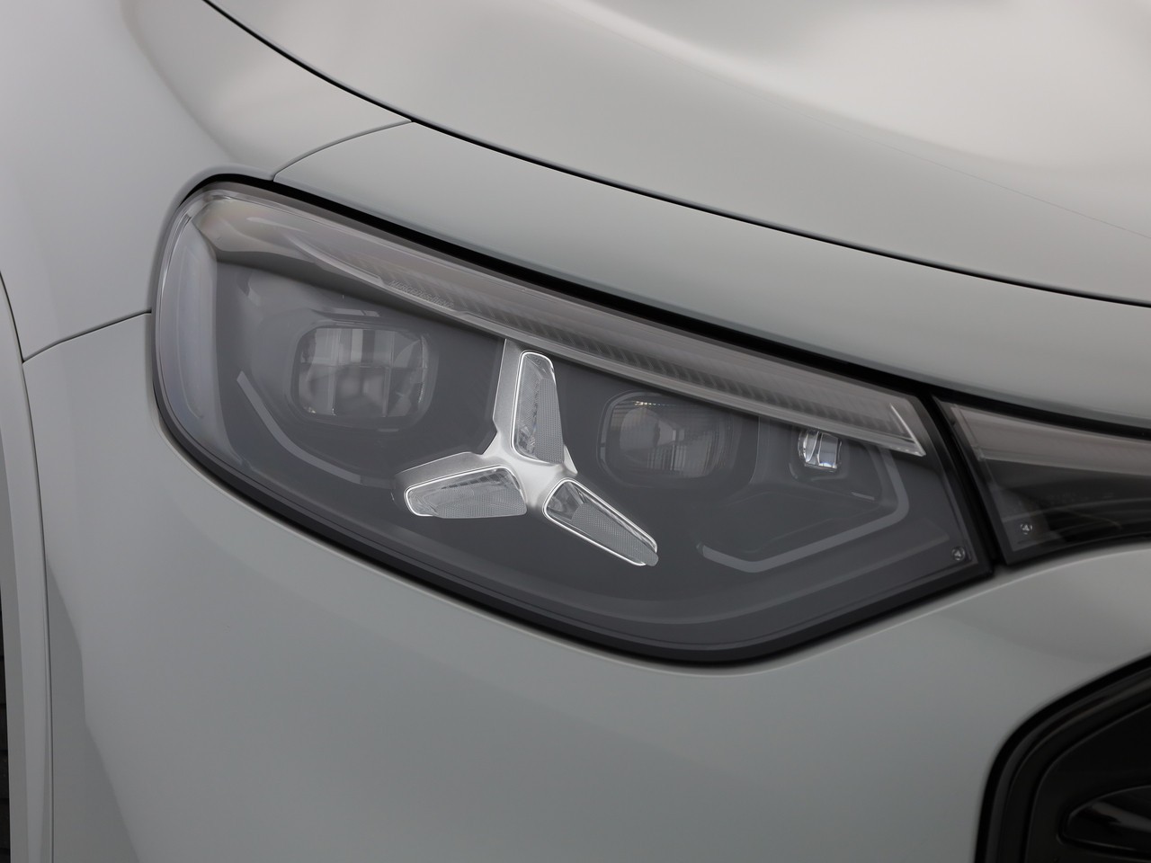 MERCEDES-BENZ GLB 350 85kWh EQ 4 Matic-image-21