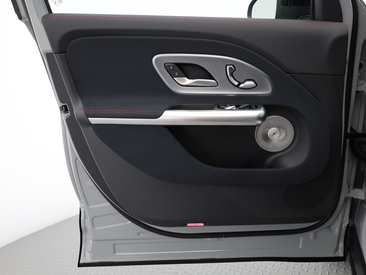 MERCEDES-BENZ GLB 350 85kWh EQ 4 Matic-image-17
