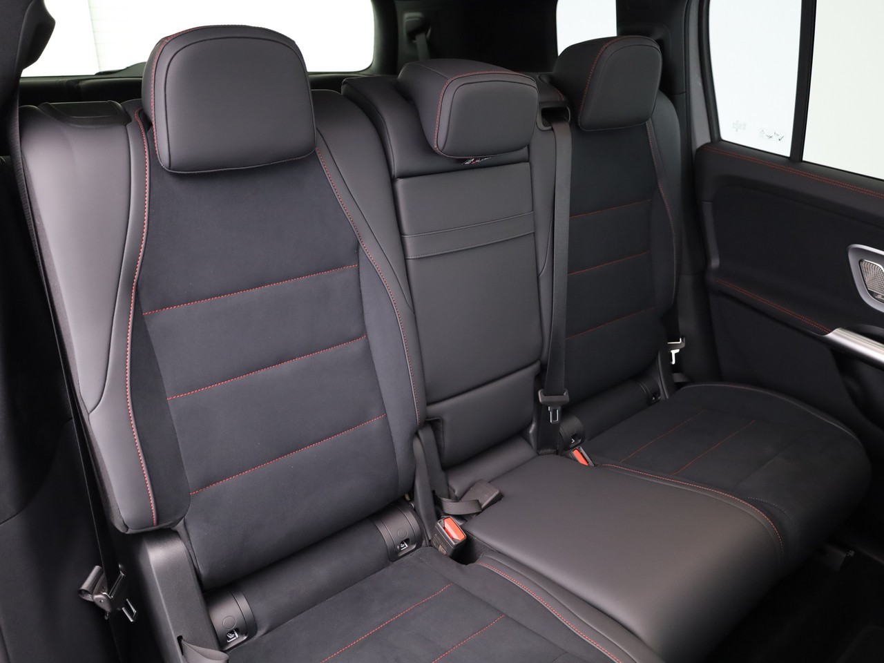 MERCEDES-BENZ GLB 350 85kWh EQ 4 Matic-image-11