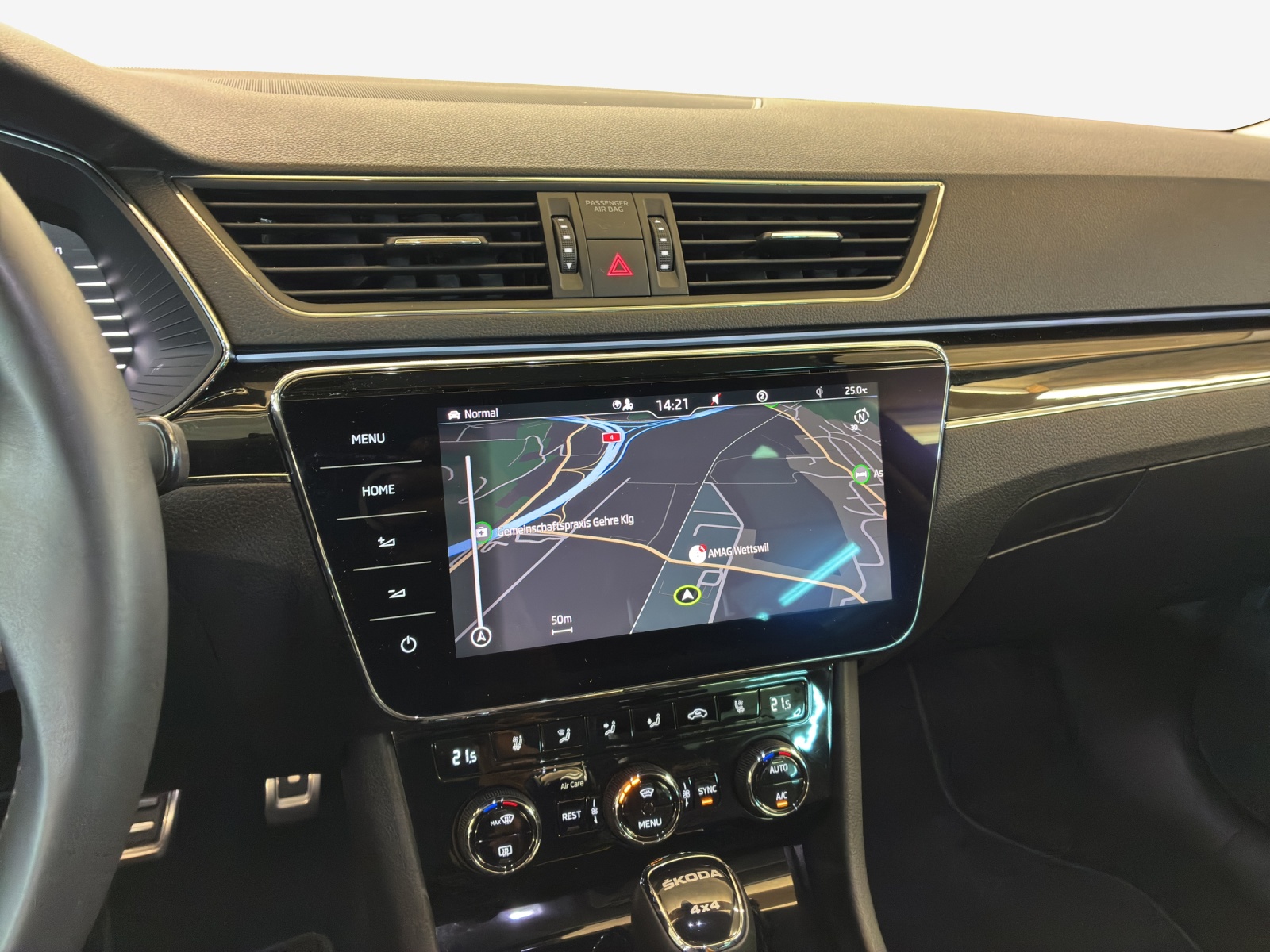 SKODA Superb Combi 2.0 TSI L&K 4x4 DSG-image-10