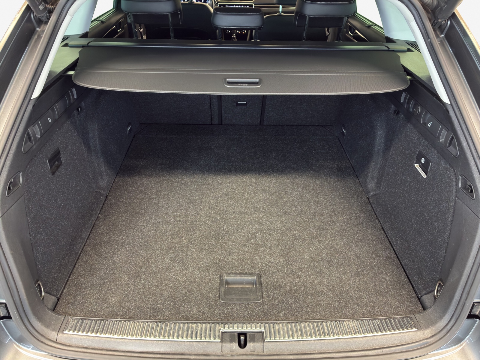 SKODA Superb Combi 2.0 TSI L&K 4x4 DSG-image-12