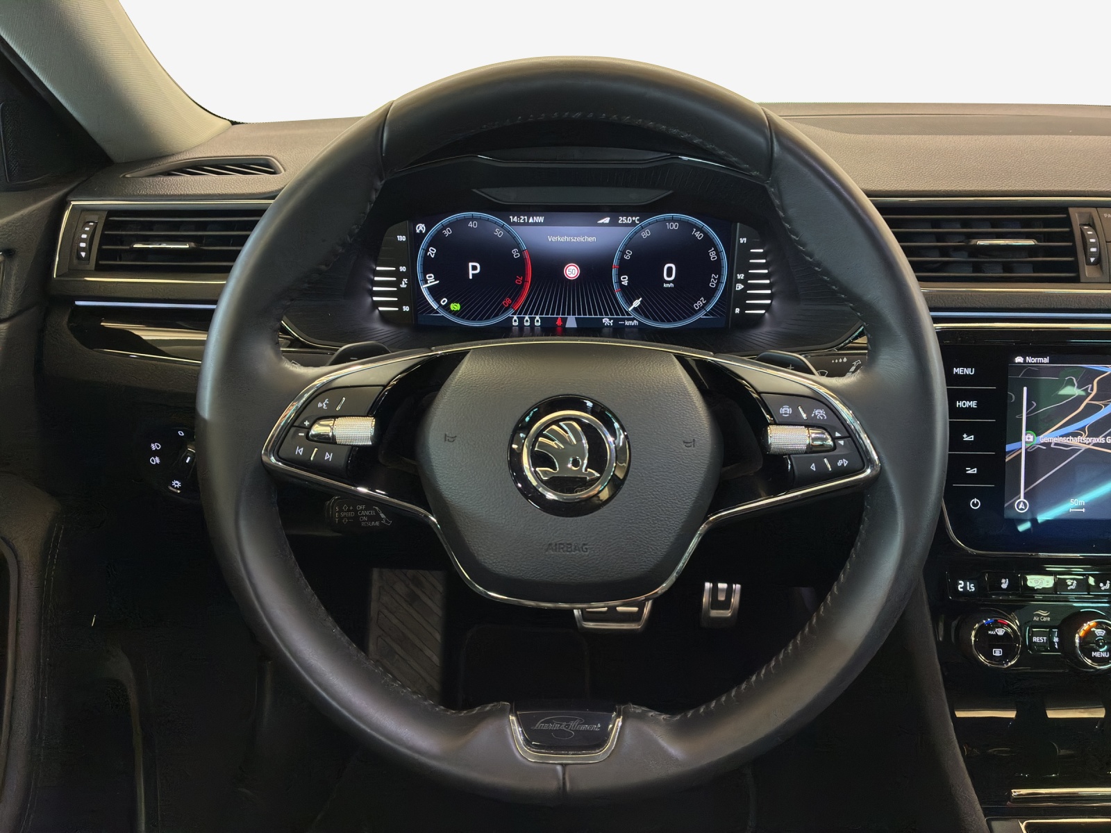 SKODA Superb Combi 2.0 TSI L&K 4x4 DSG-image-9
