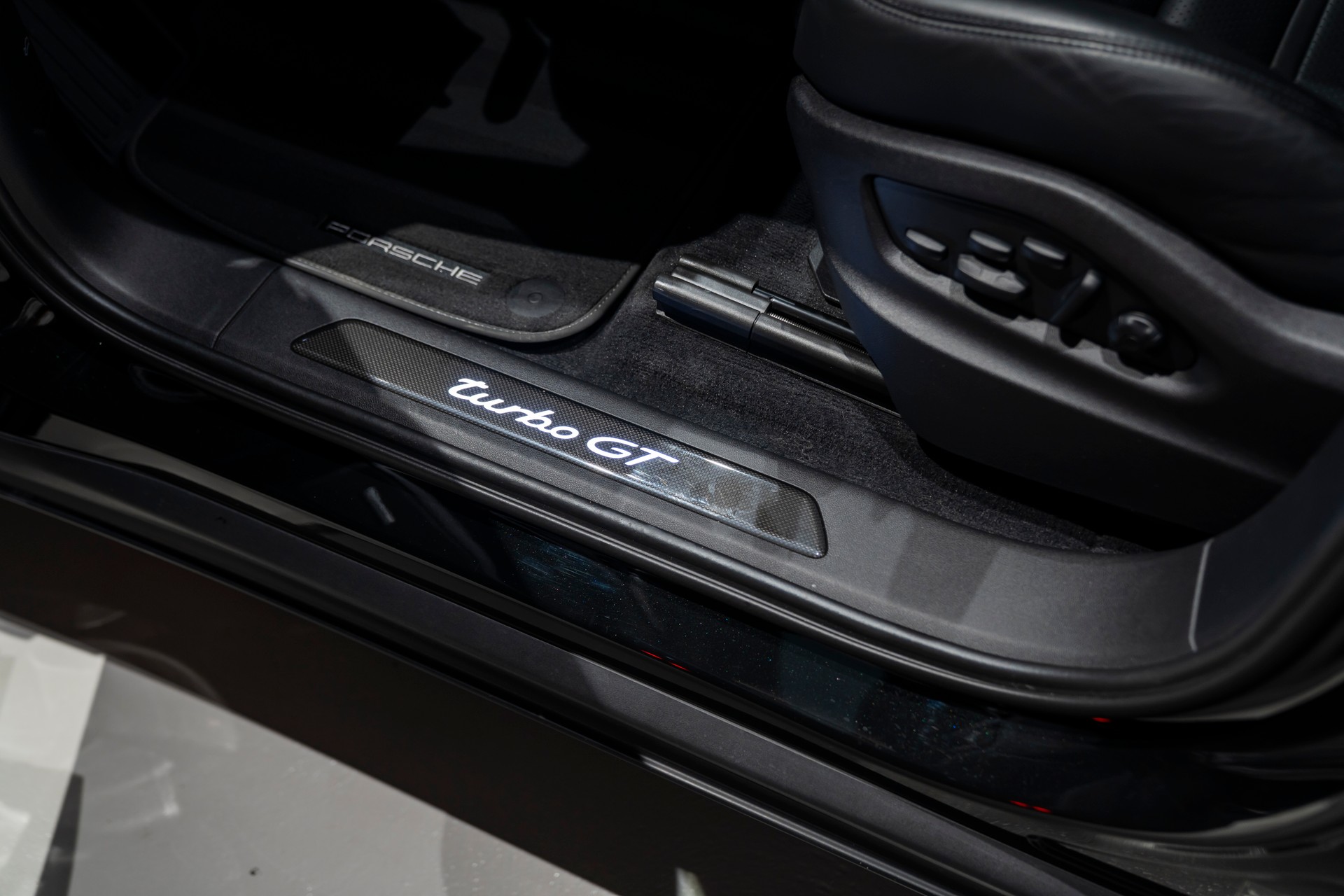 PORSCHE Cayenne Turbo GT-image-12