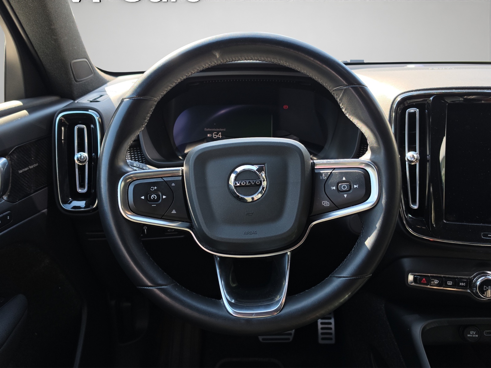 VOLVO XC40 P8 Twin Pro AWD-image-5