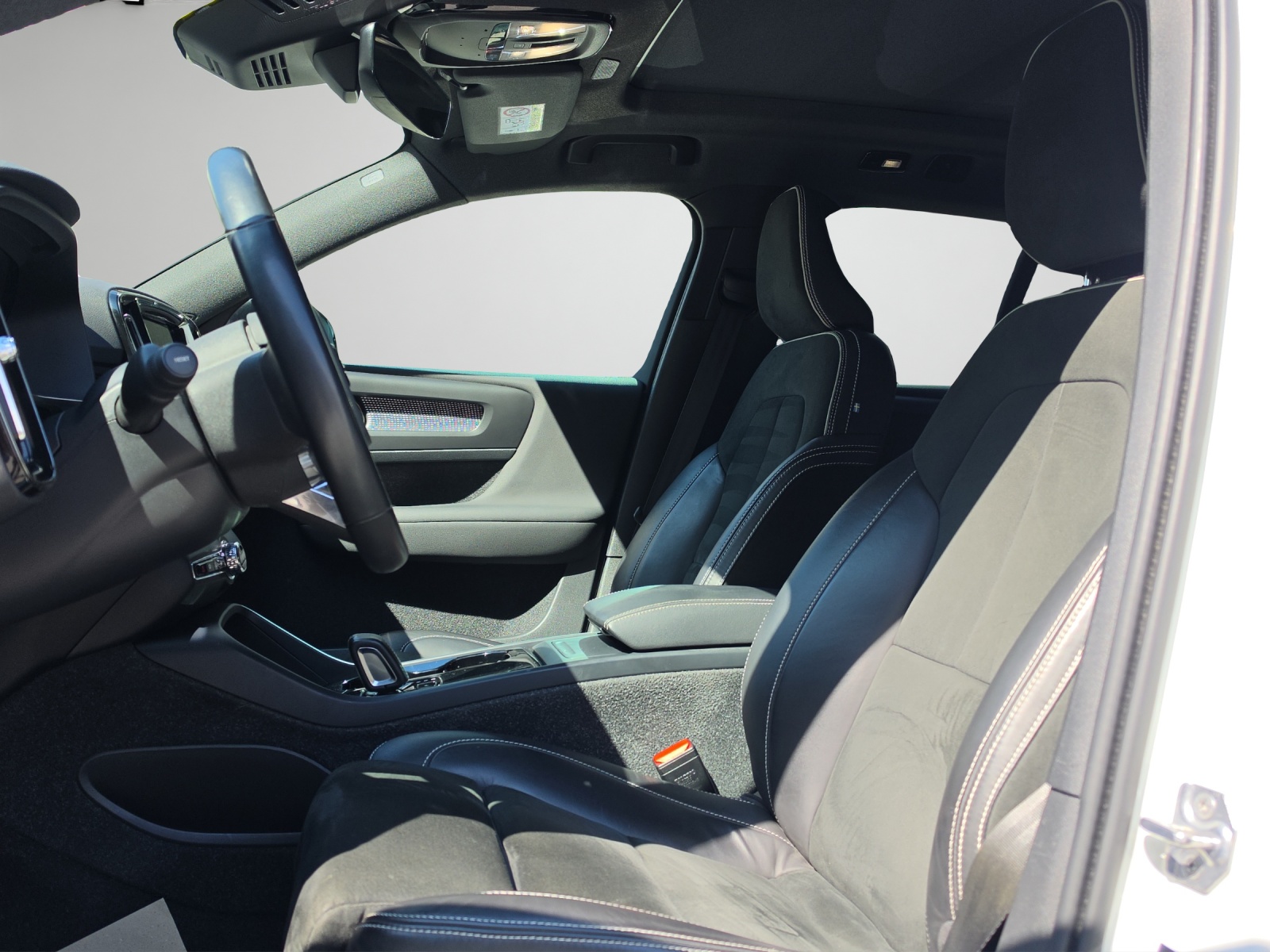 VOLVO XC40 P8 Twin Pro AWD-image-7