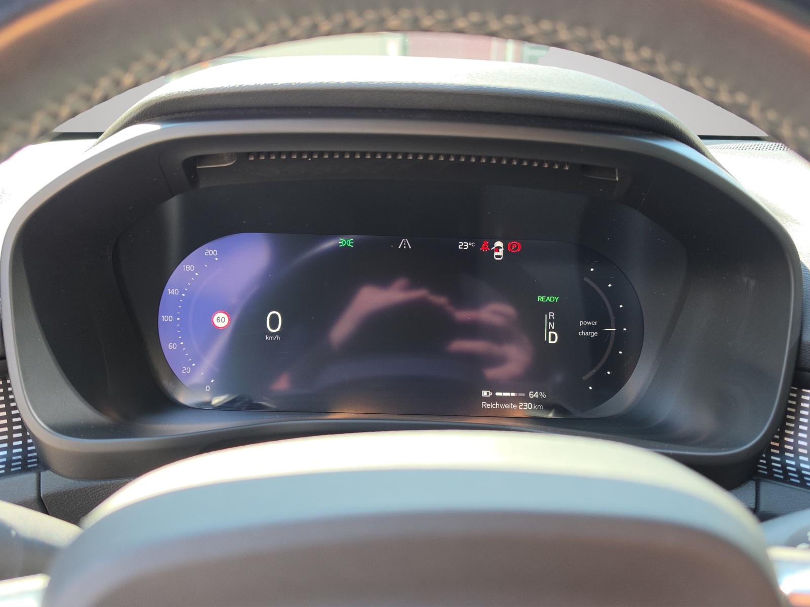 VOLVO XC40 P8 Twin Pro AWD-image-12