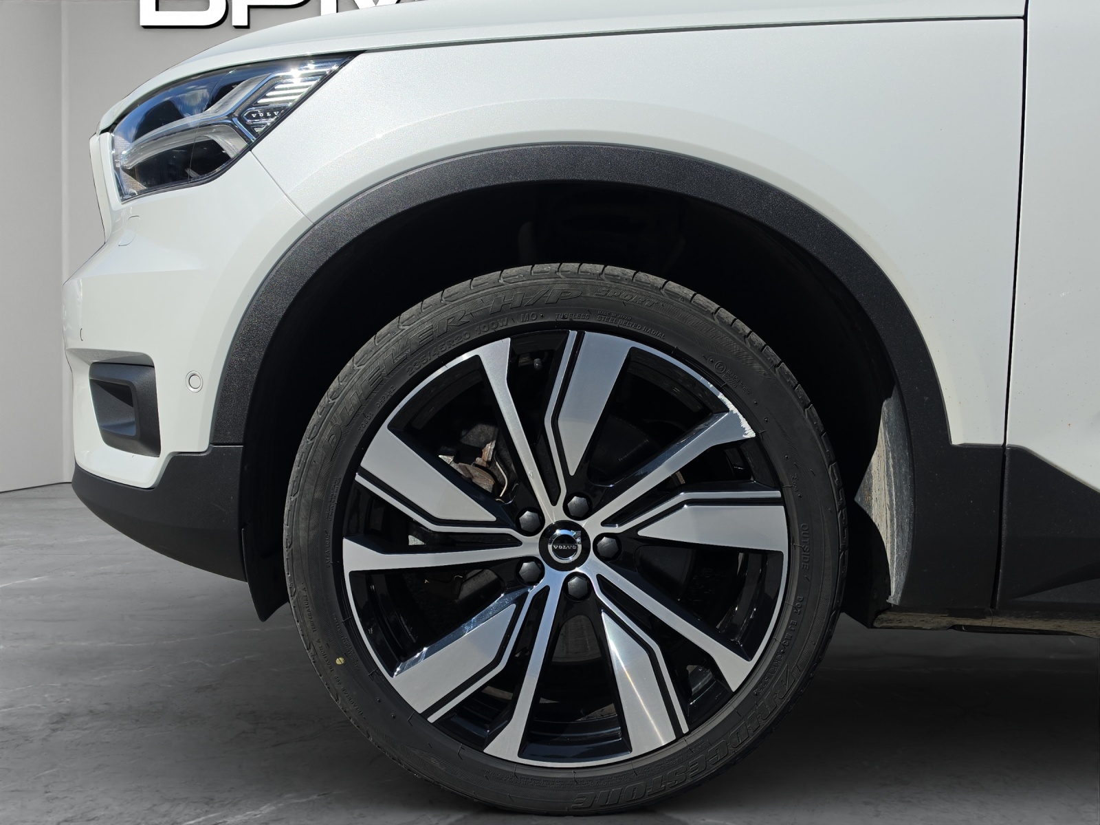 VOLVO XC40 P8 Twin Pro AWD-image-9