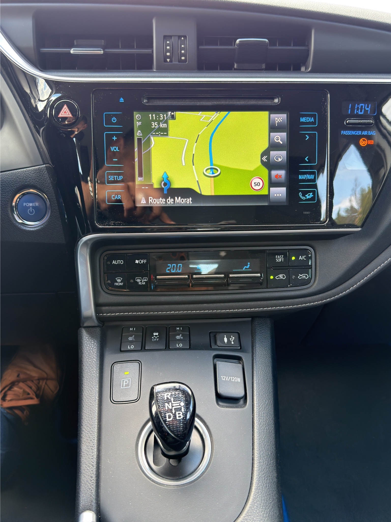 TOYOTA Auris 1.8 HSD Trend e-CVT-image-8